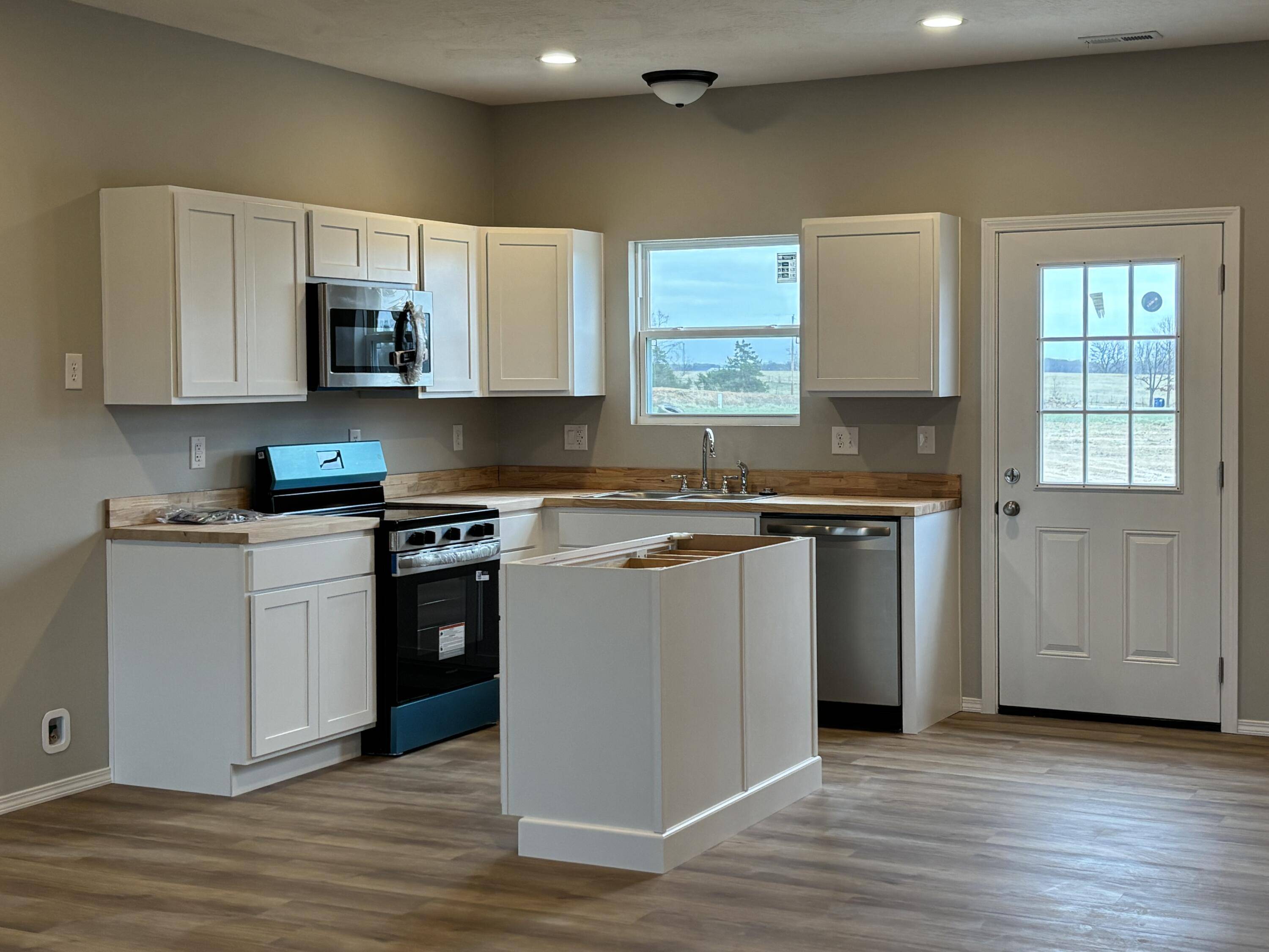 5489 S 250th RD, Buffalo, MO 65622