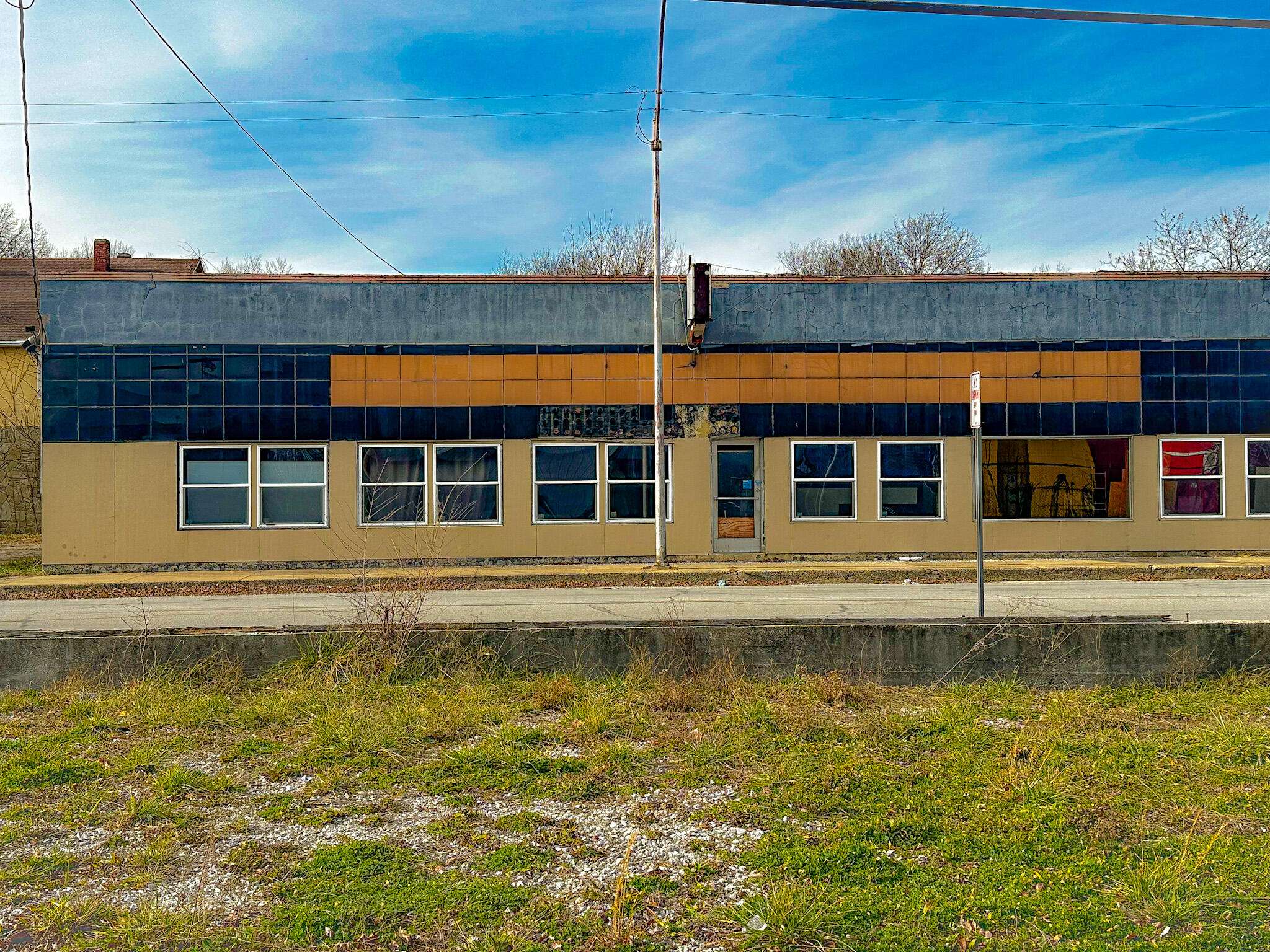 308 N College ST, Neosho, MO 64850