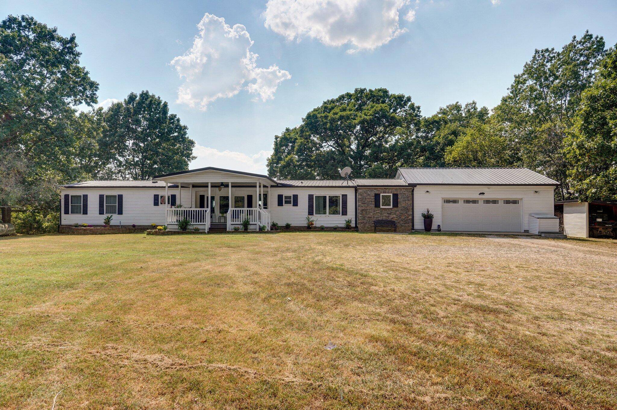 251-B Holly LN, Galena, MO 65656