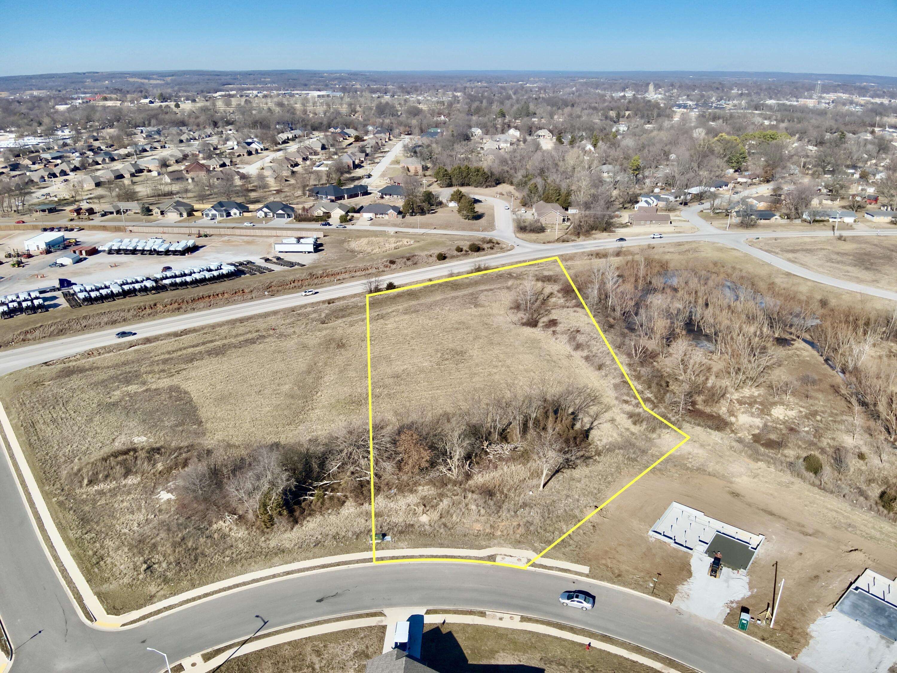 001 S Durango DR, Bolivar, MO 65613