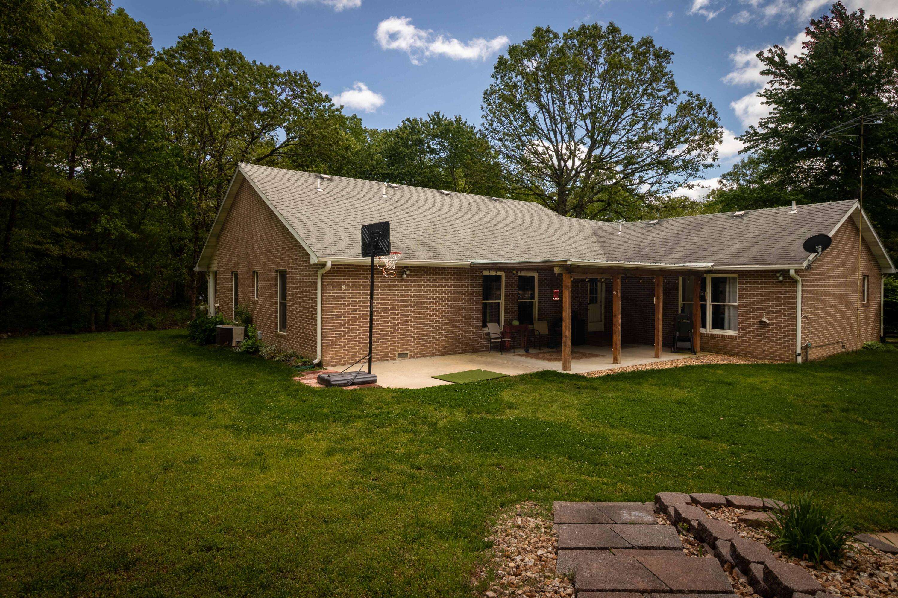 1219 County Road 6170, West Plains, MO 65775