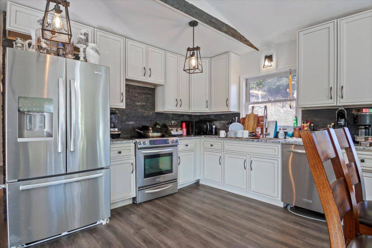 000 Shelton Road, Willow Springs, MO 65793