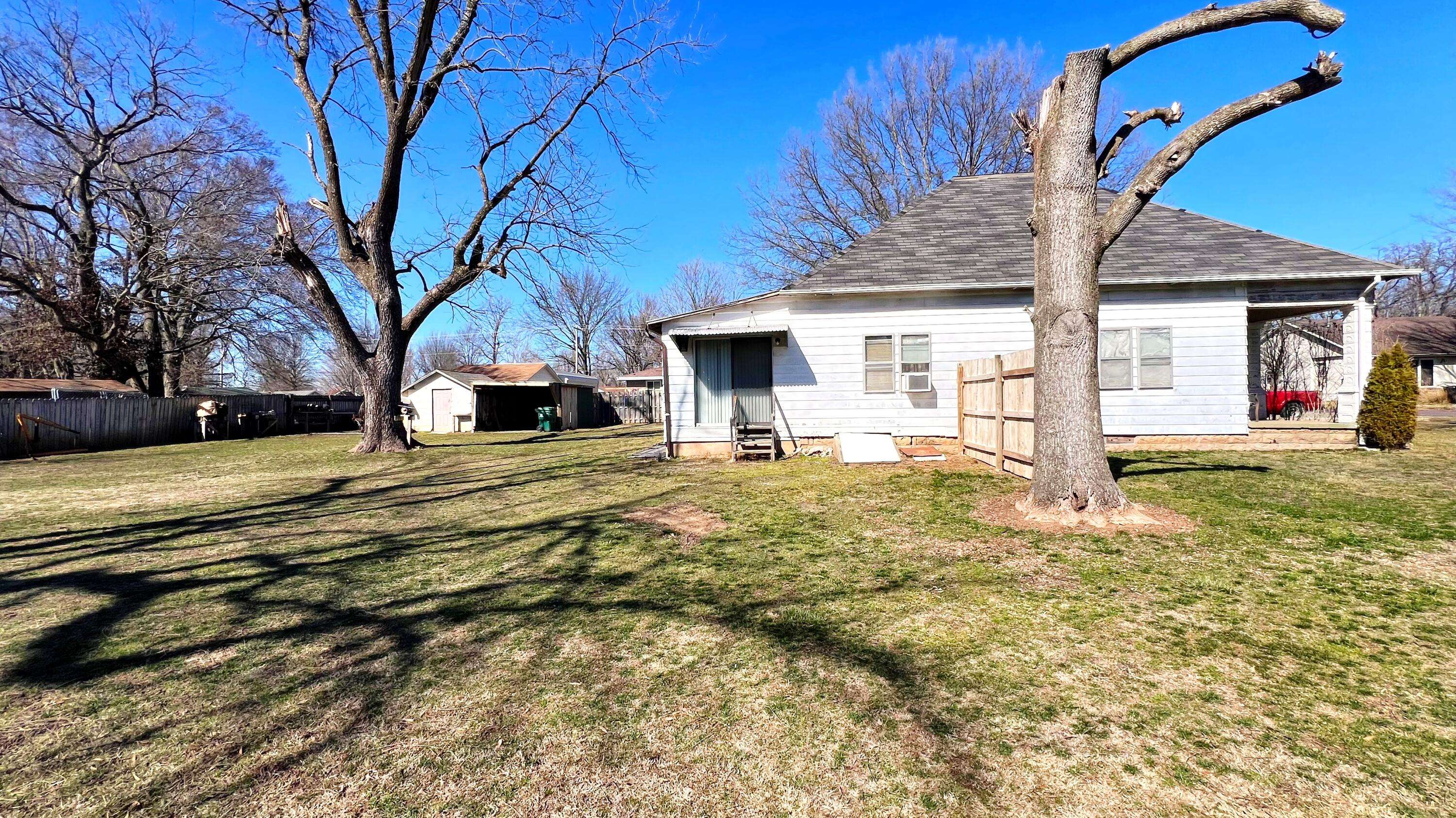 802 First AVE, Monett, MO 65708