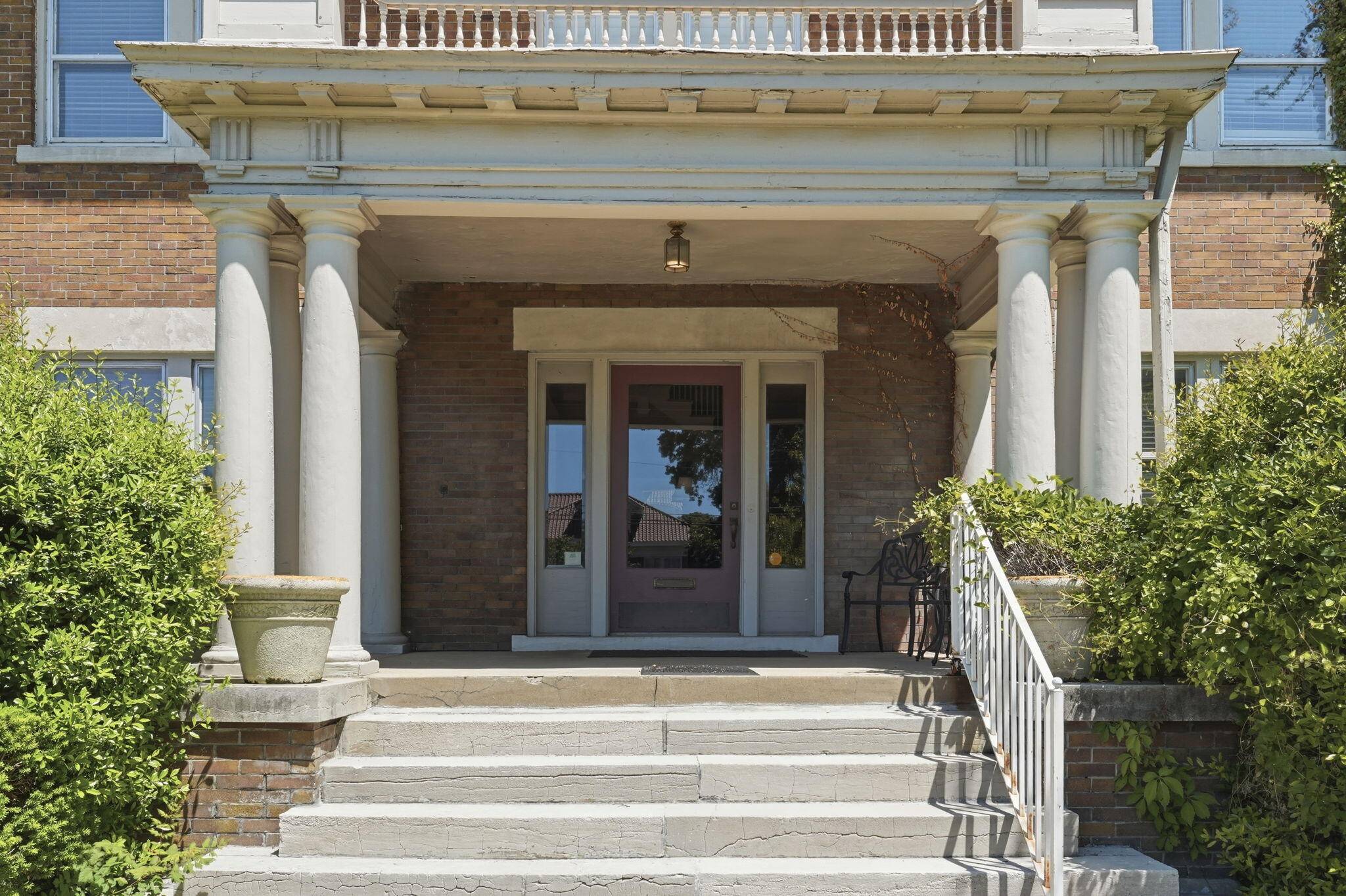1201 E Walnut ST, Springfield, MO 65802
