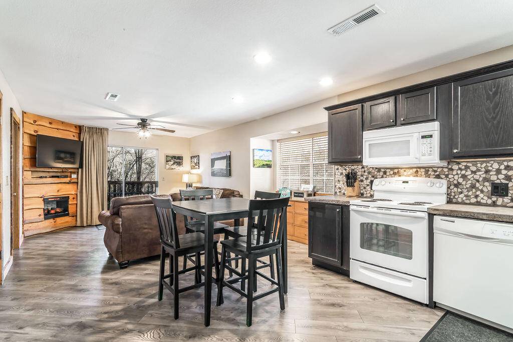13 Woodpecker LN #2, Branson, MO 65616