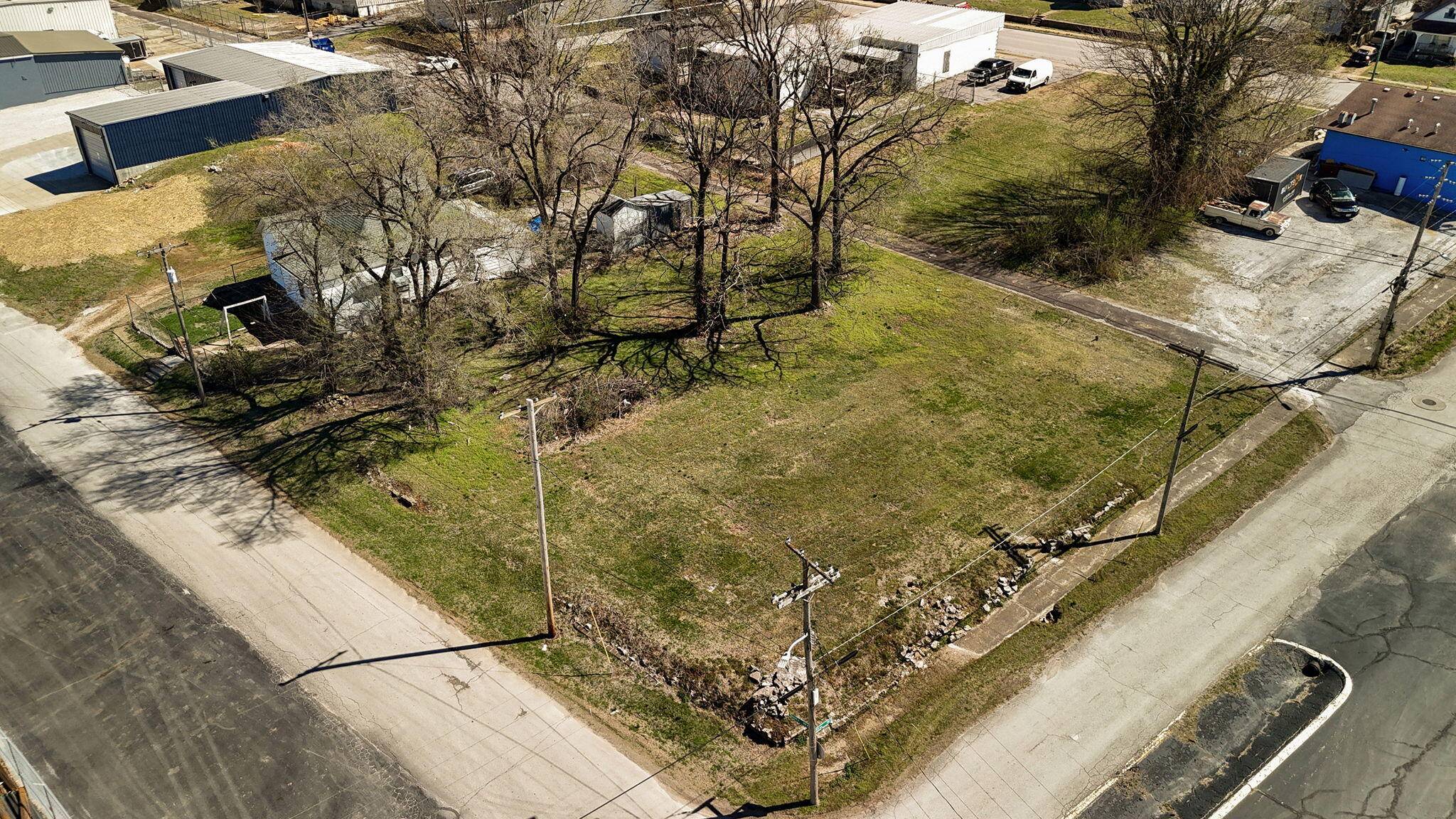 222 N 8th AVE, Springfield, MO 65806