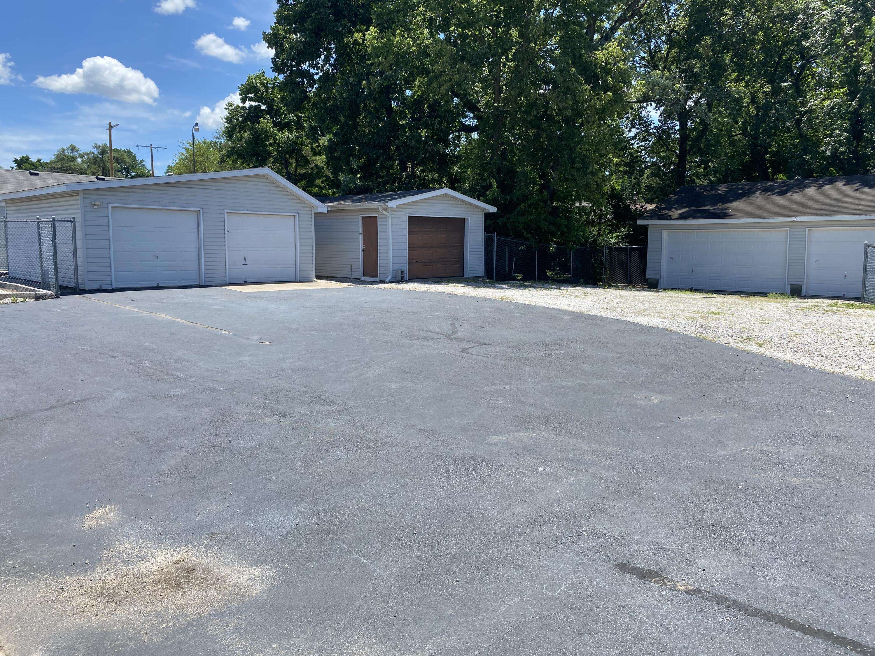 1816 S Franklin AVE, Springfield, MO 65807