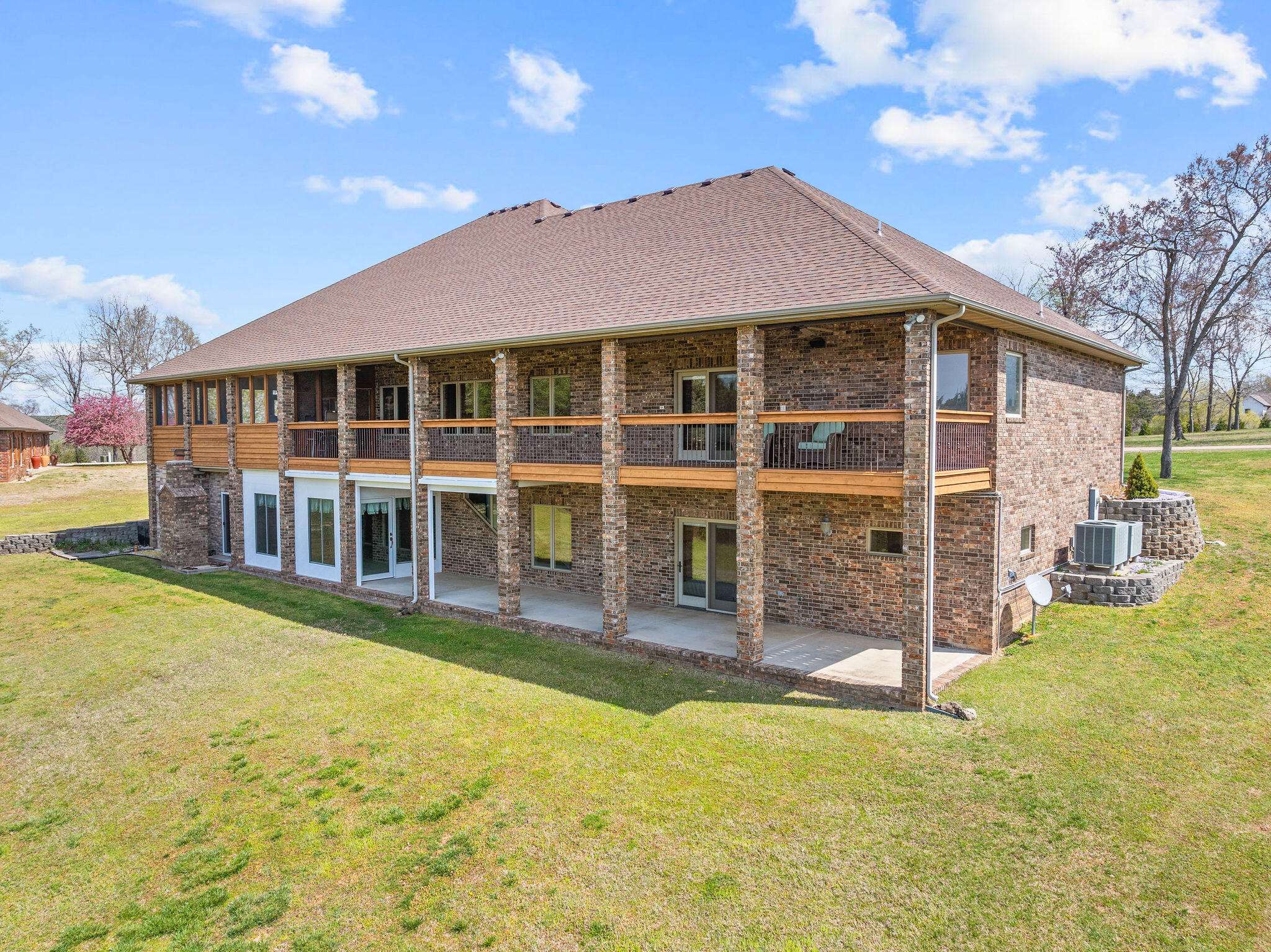 181 Merlot RD, Lampe, MO 65681