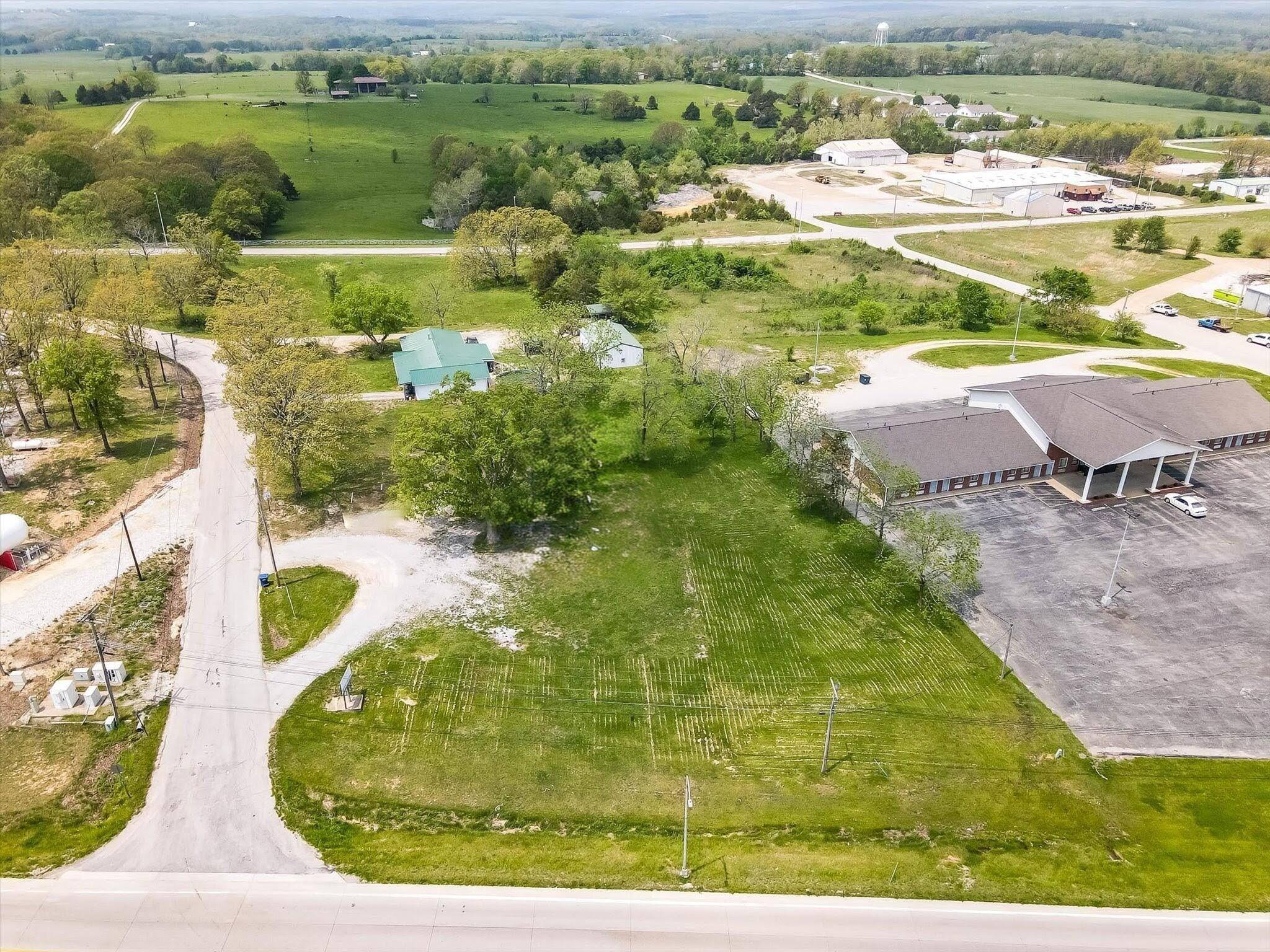 1495 S Sam Houston BLVD, Houston, MO 65483