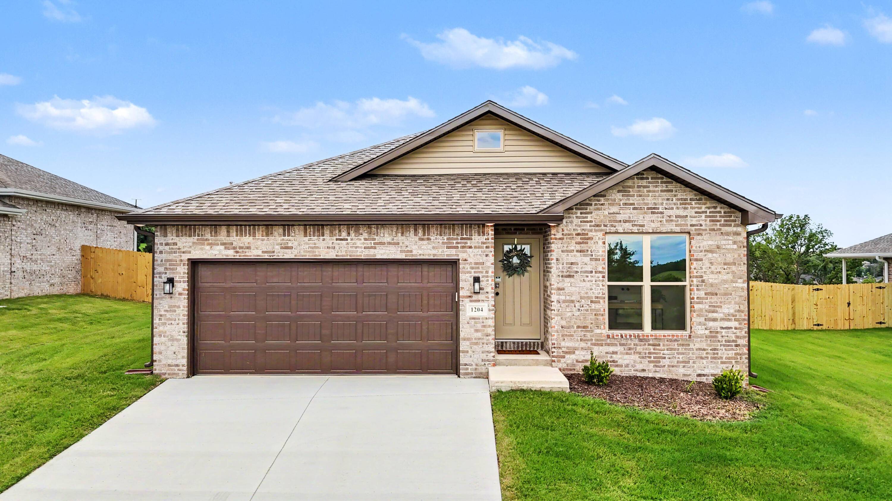1204 W Pebblebrooke DR, Ozark, MO 65721