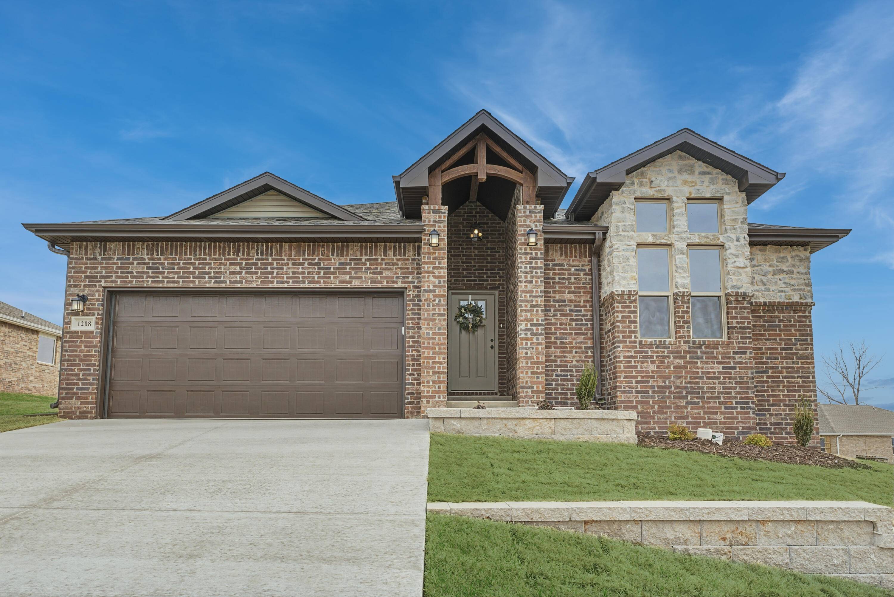1208 W Pebblebrooke DR, Ozark, MO 65721