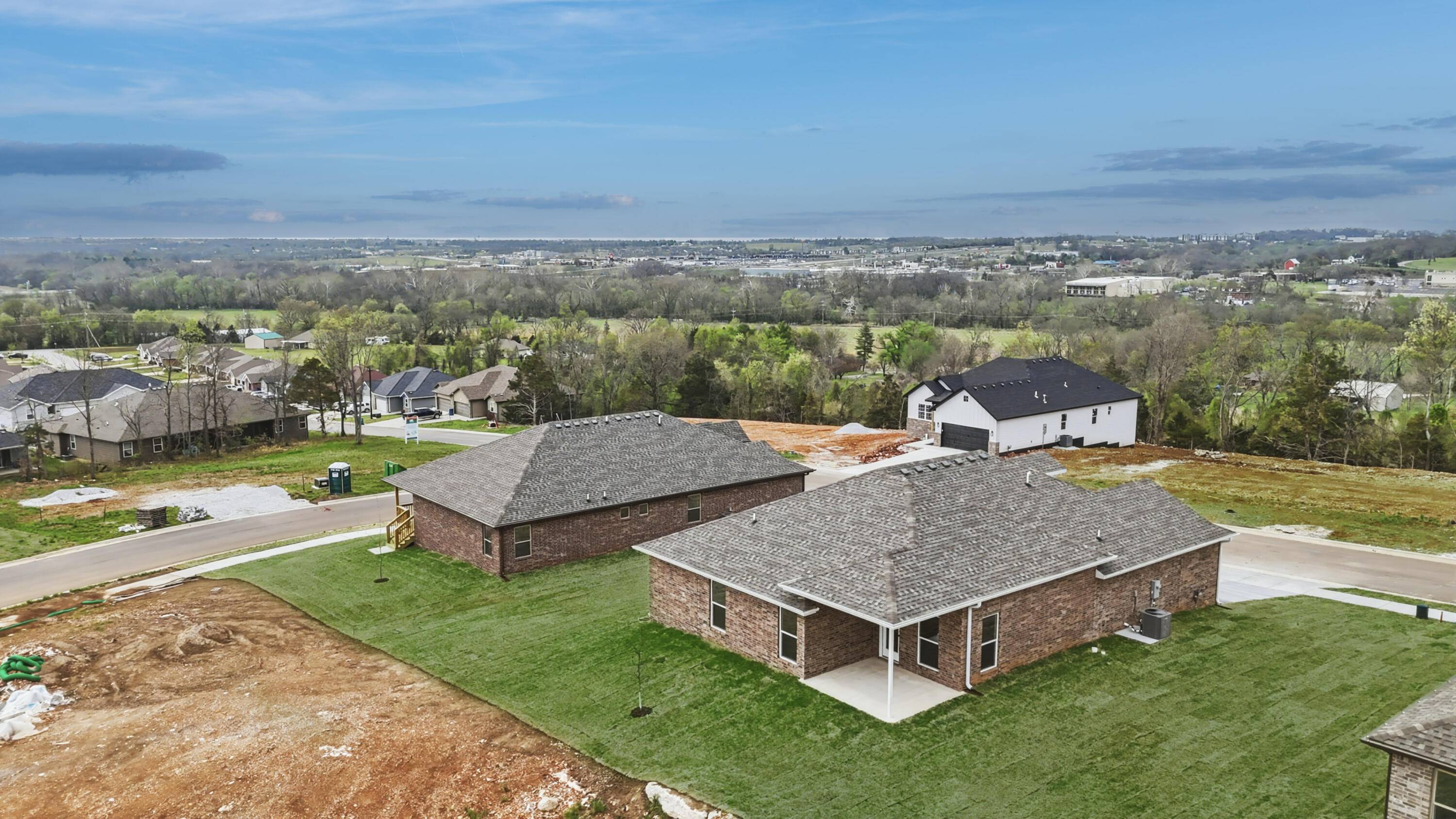 1208 W Pebblebrooke DR, Ozark, MO 65721