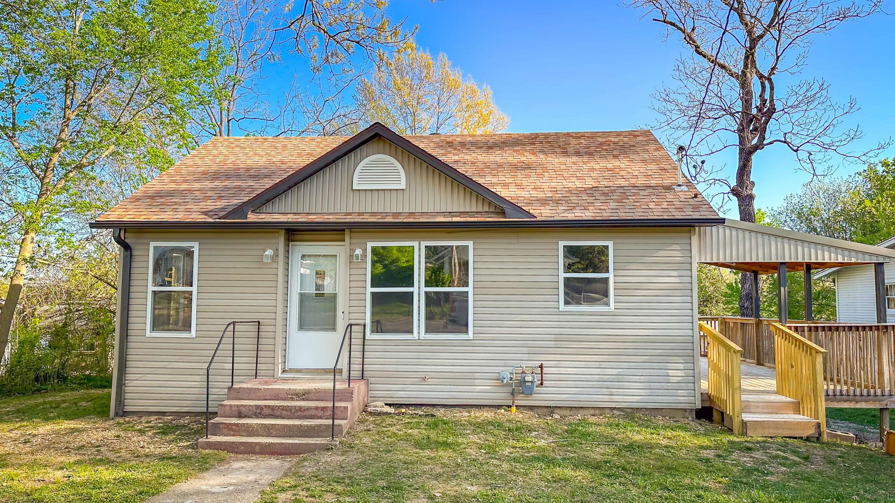 612 E Benton AVE, Ava, MO 65608