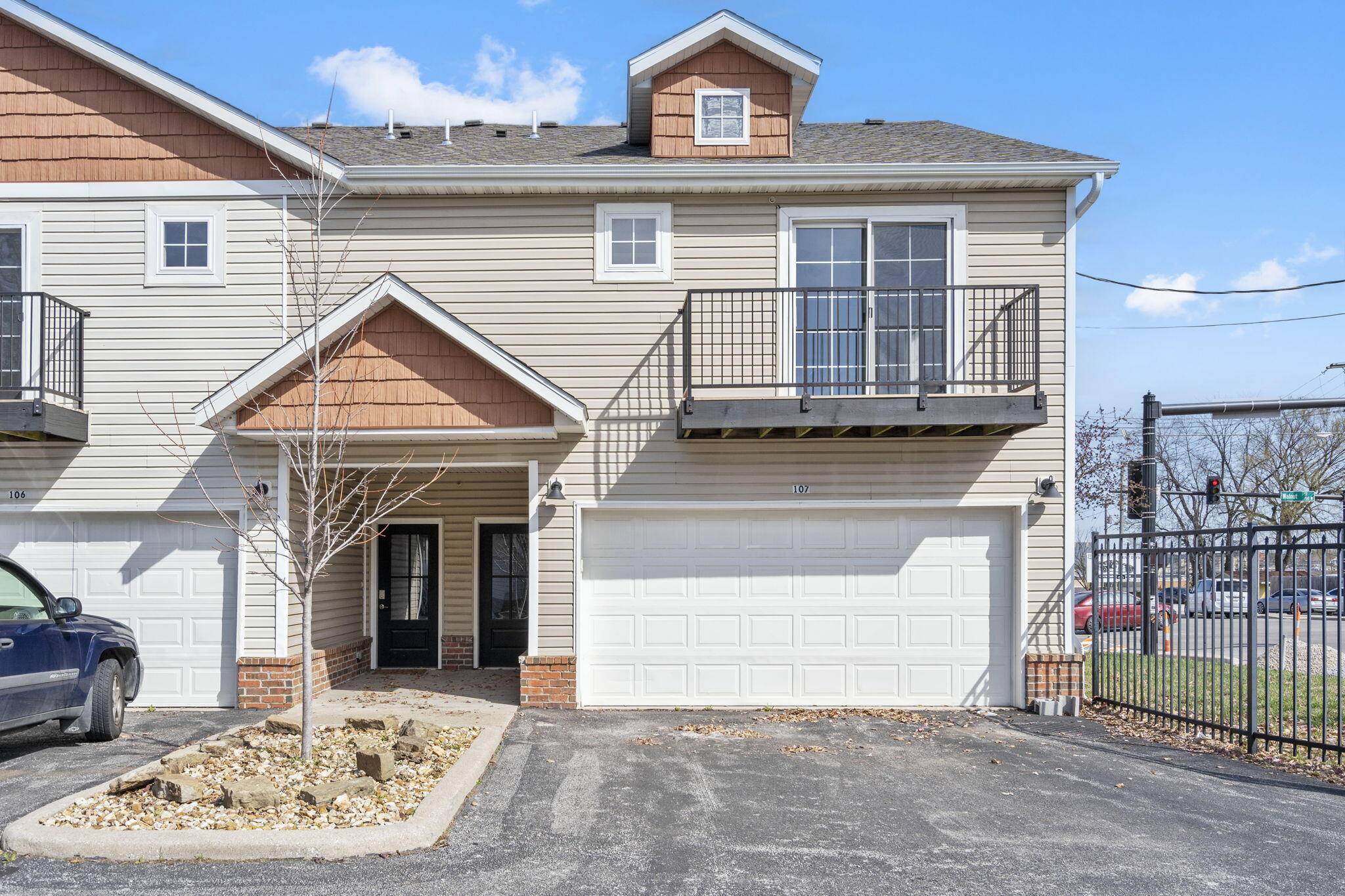 710 W Walnut ST, Springfield, MO 65806