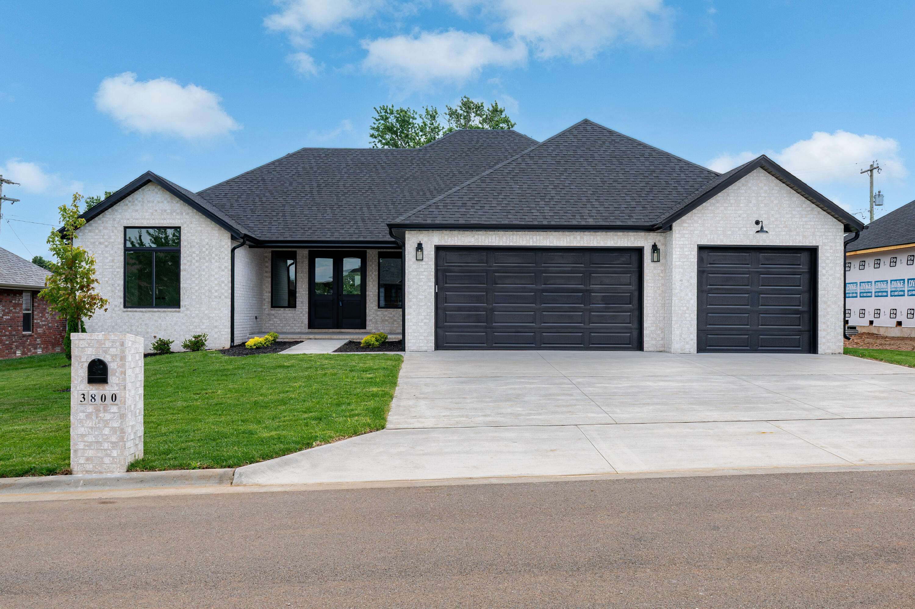 3800 W Broadmoor ST, Springfield, MO 65807