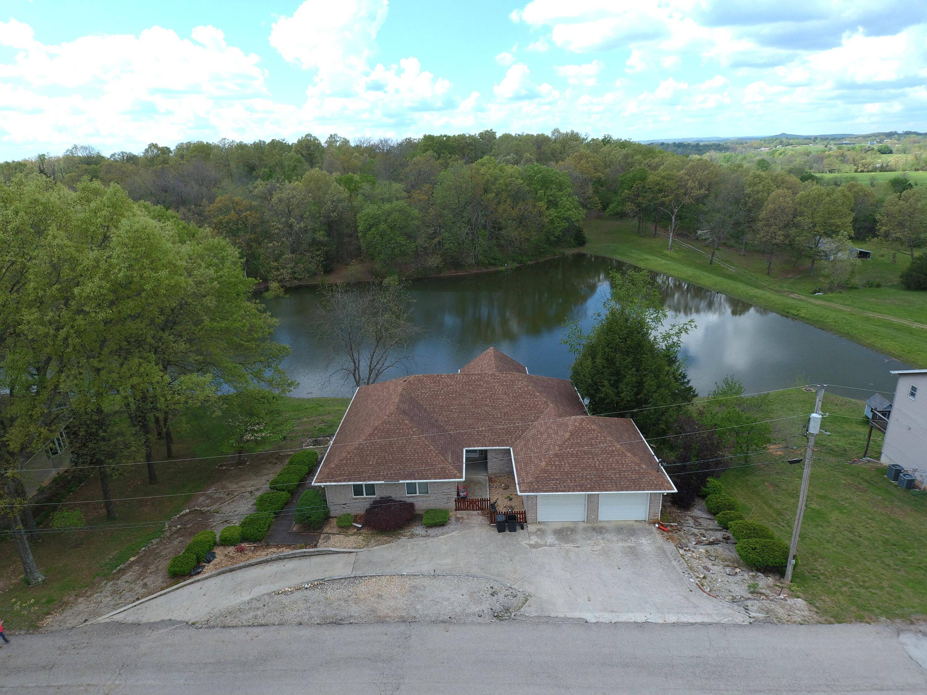 1913 Wayside LN, Ava, MO 65608