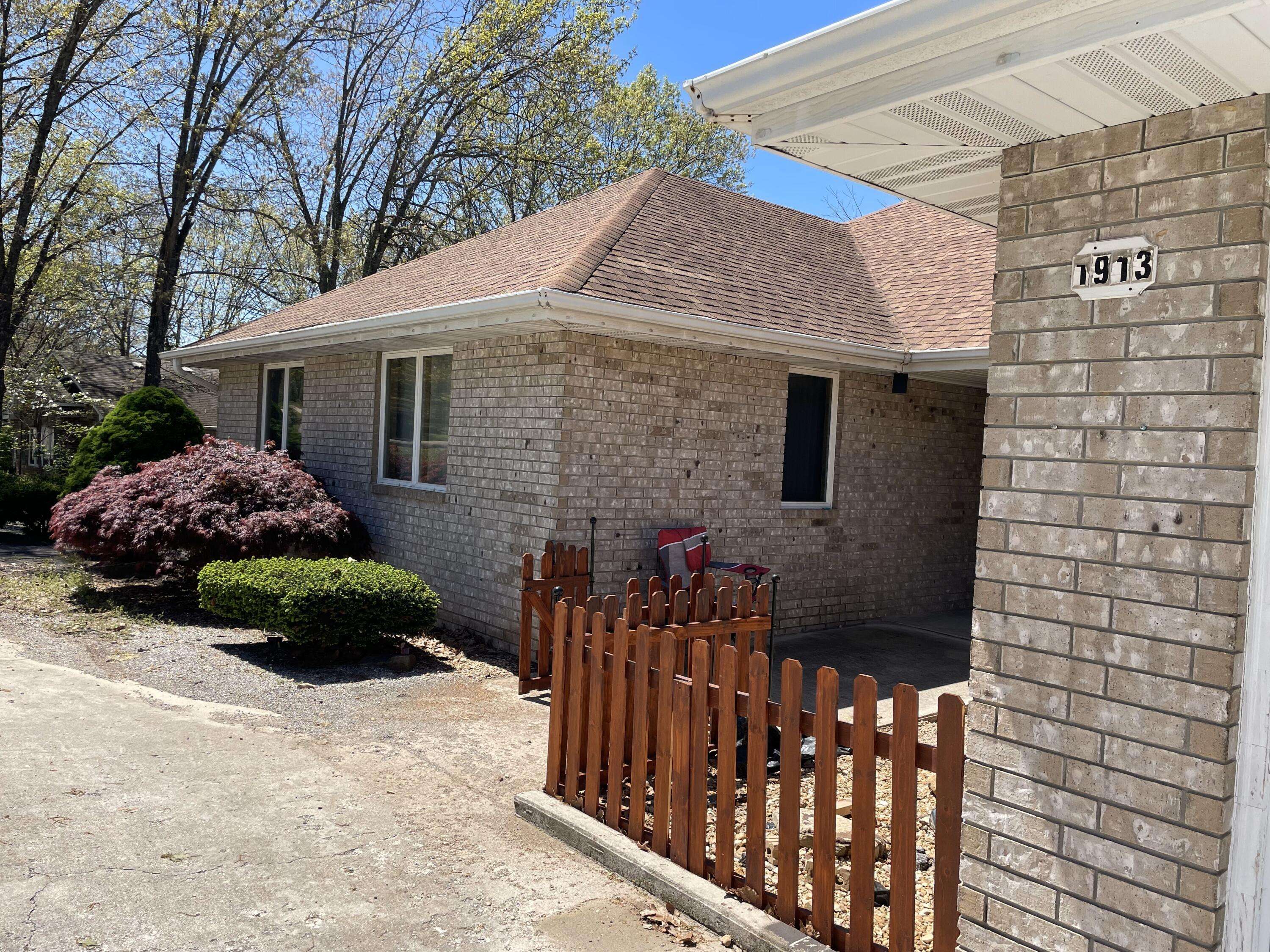 1913 Wayside LN, Ava, MO 65608