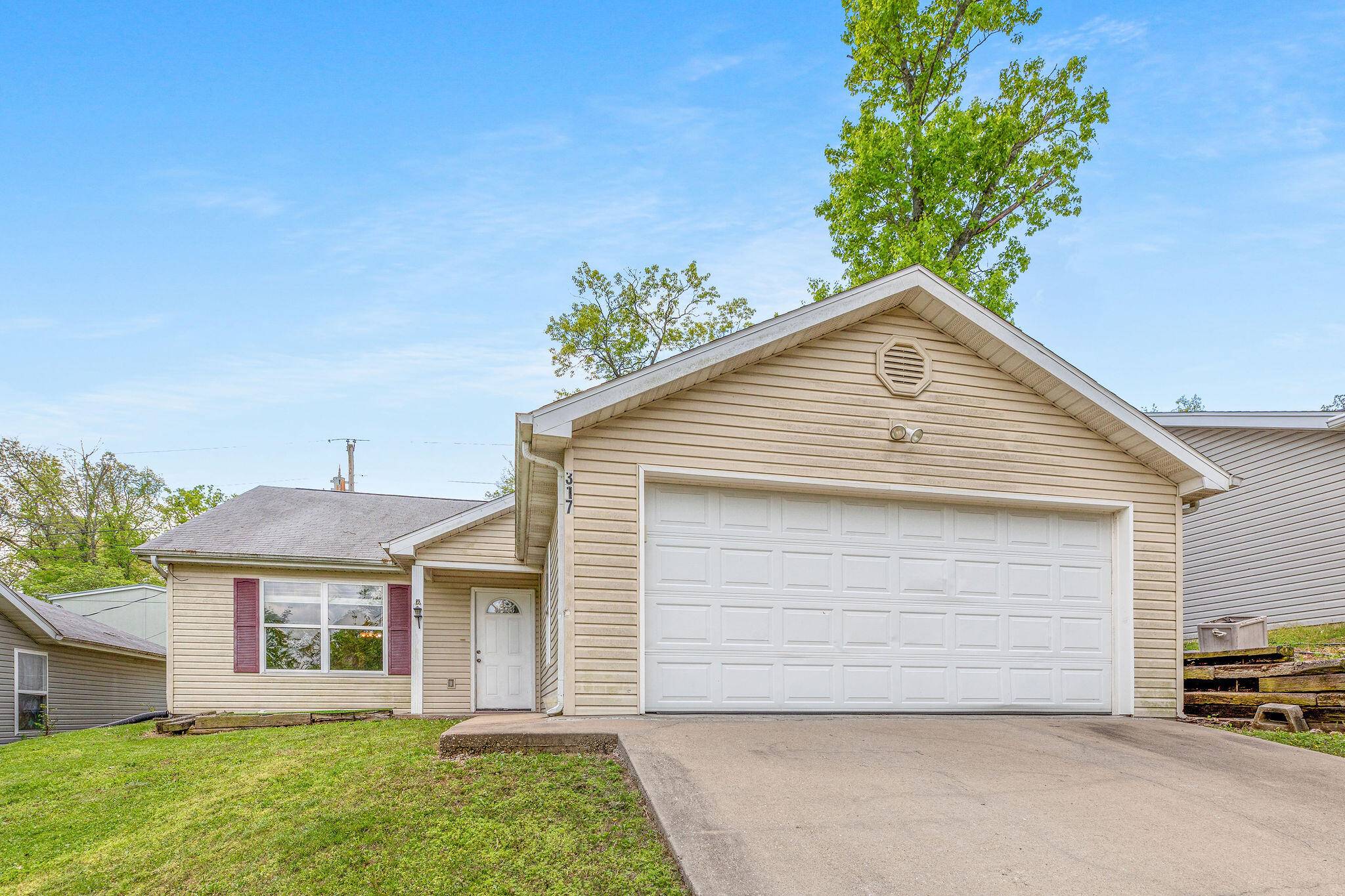 317 Hickory ST, Merriam Woods, MO 65740