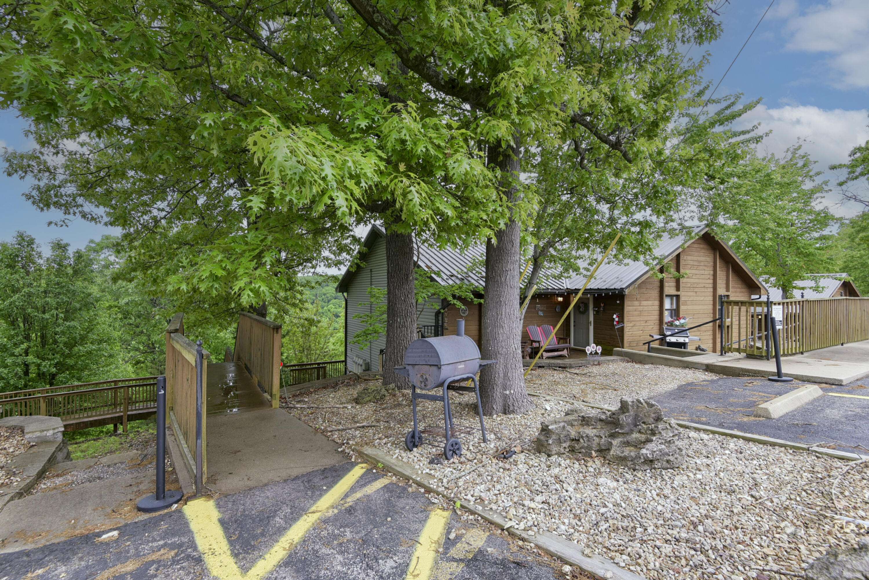 366 Notch LN #4a, Branson West, MO 65737