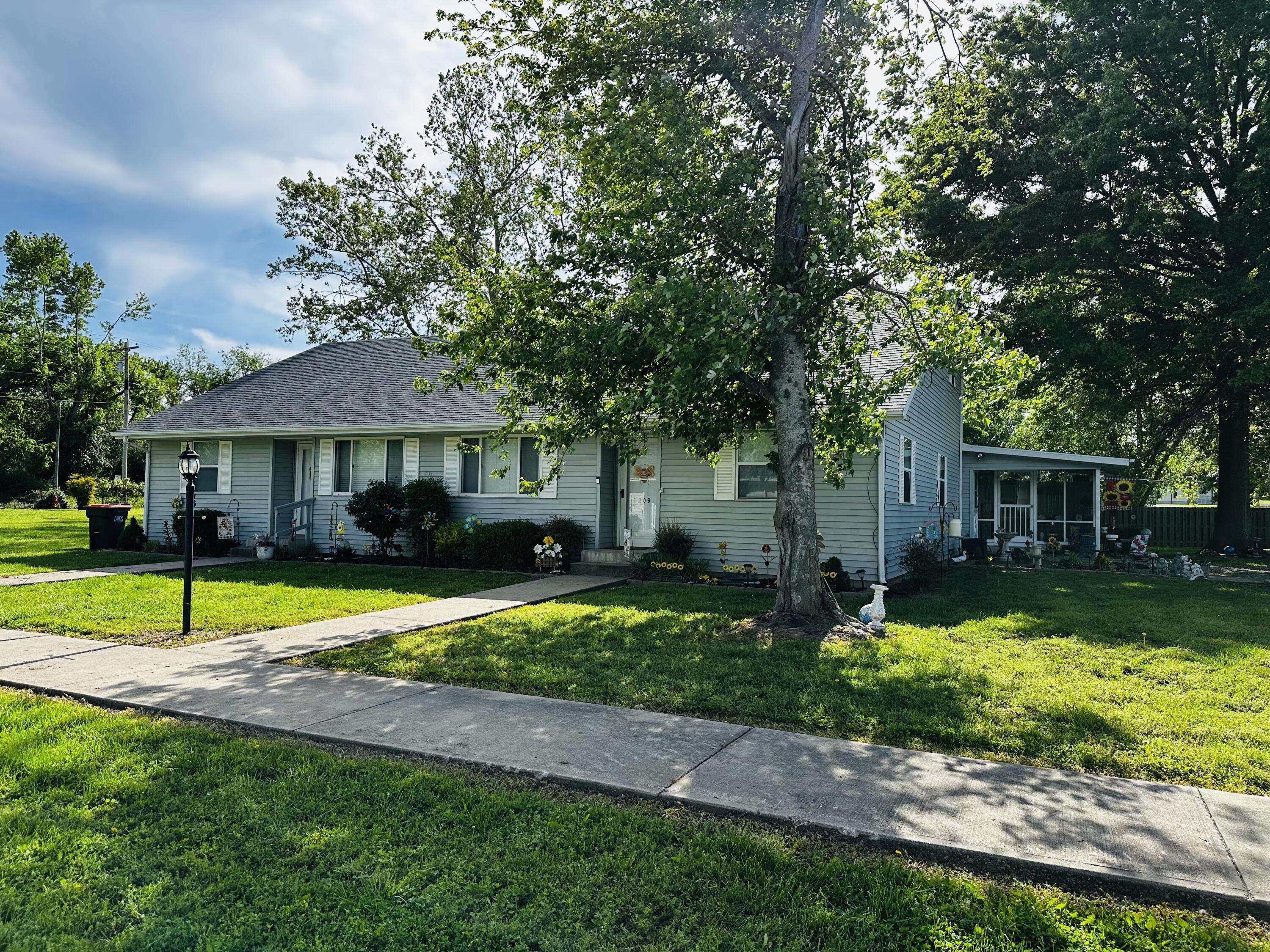 209 Partridge DR, Cassville, MO 65625