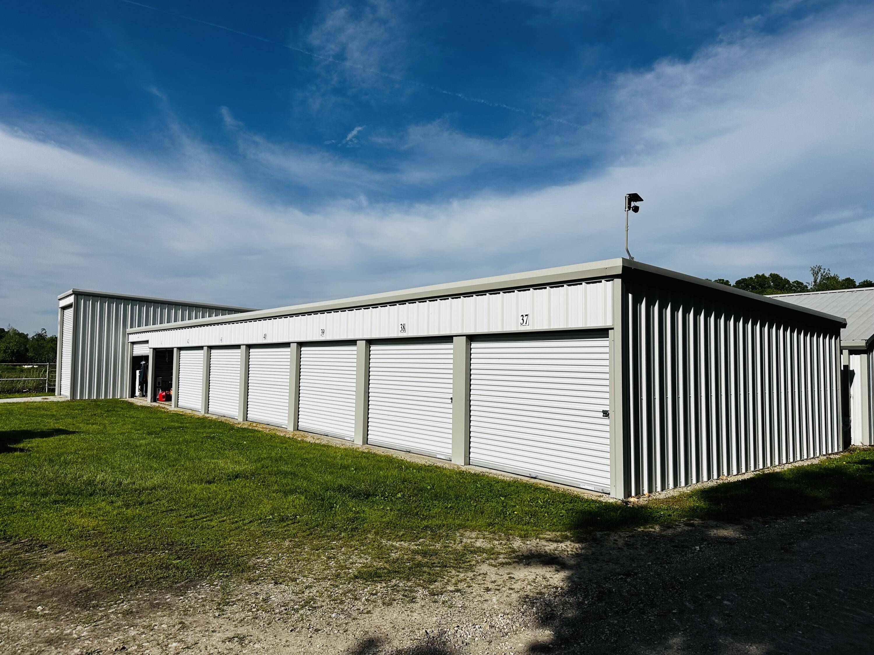 209 Partridge DR, Cassville, MO 65625