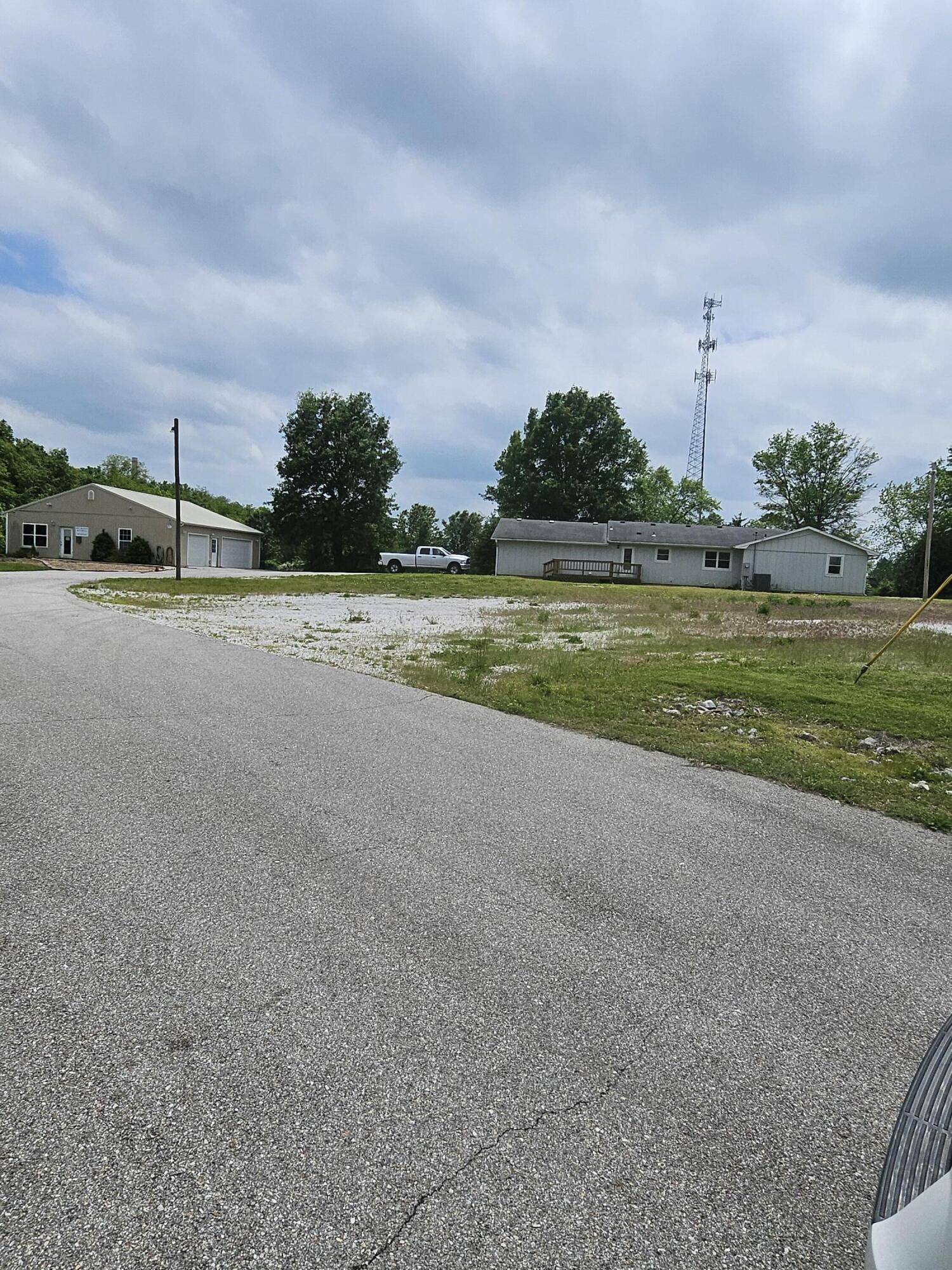 5194 W Sunshine, Springfield, MO 65802