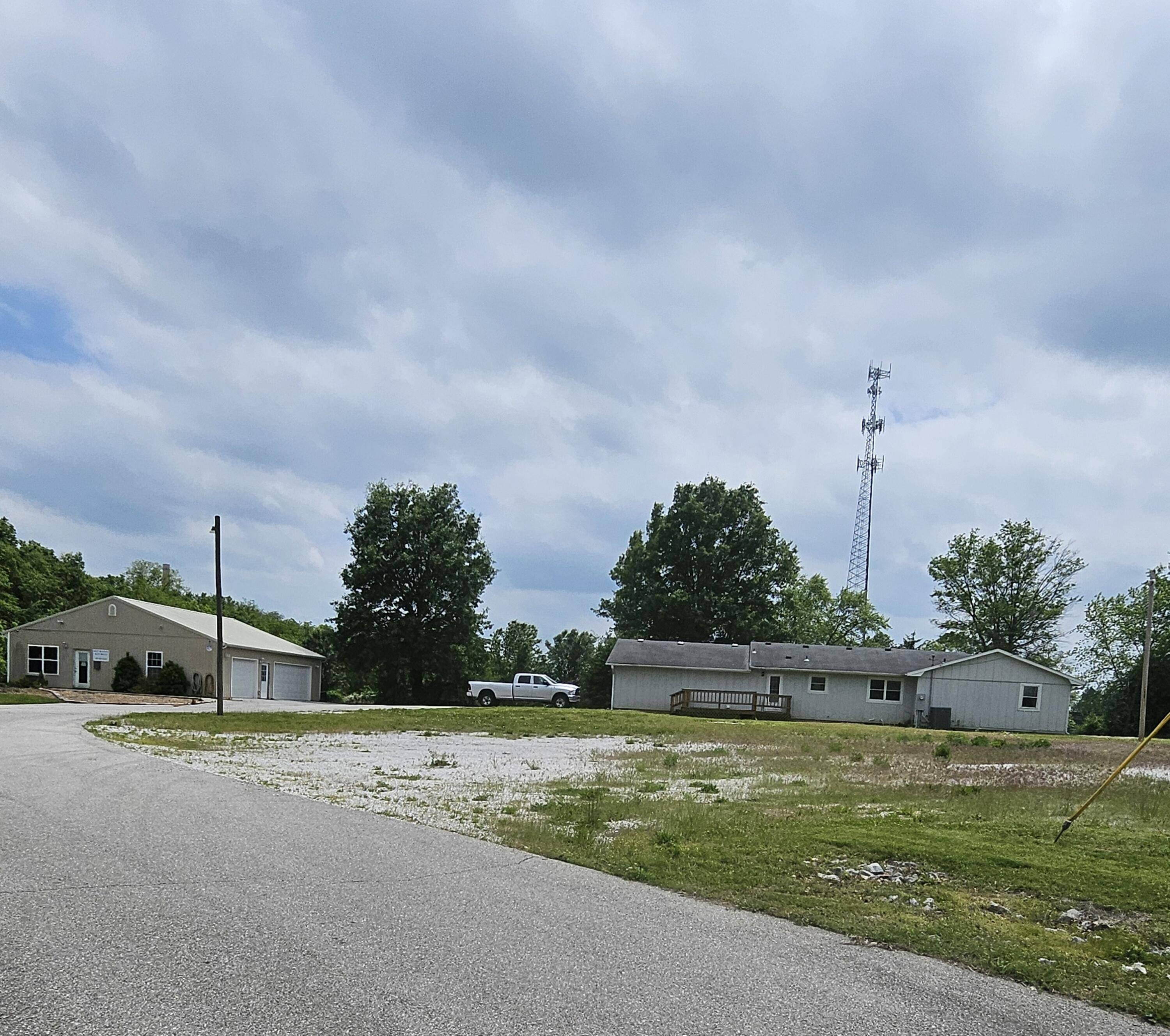 5194 W Sunshine, Springfield, MO 65802