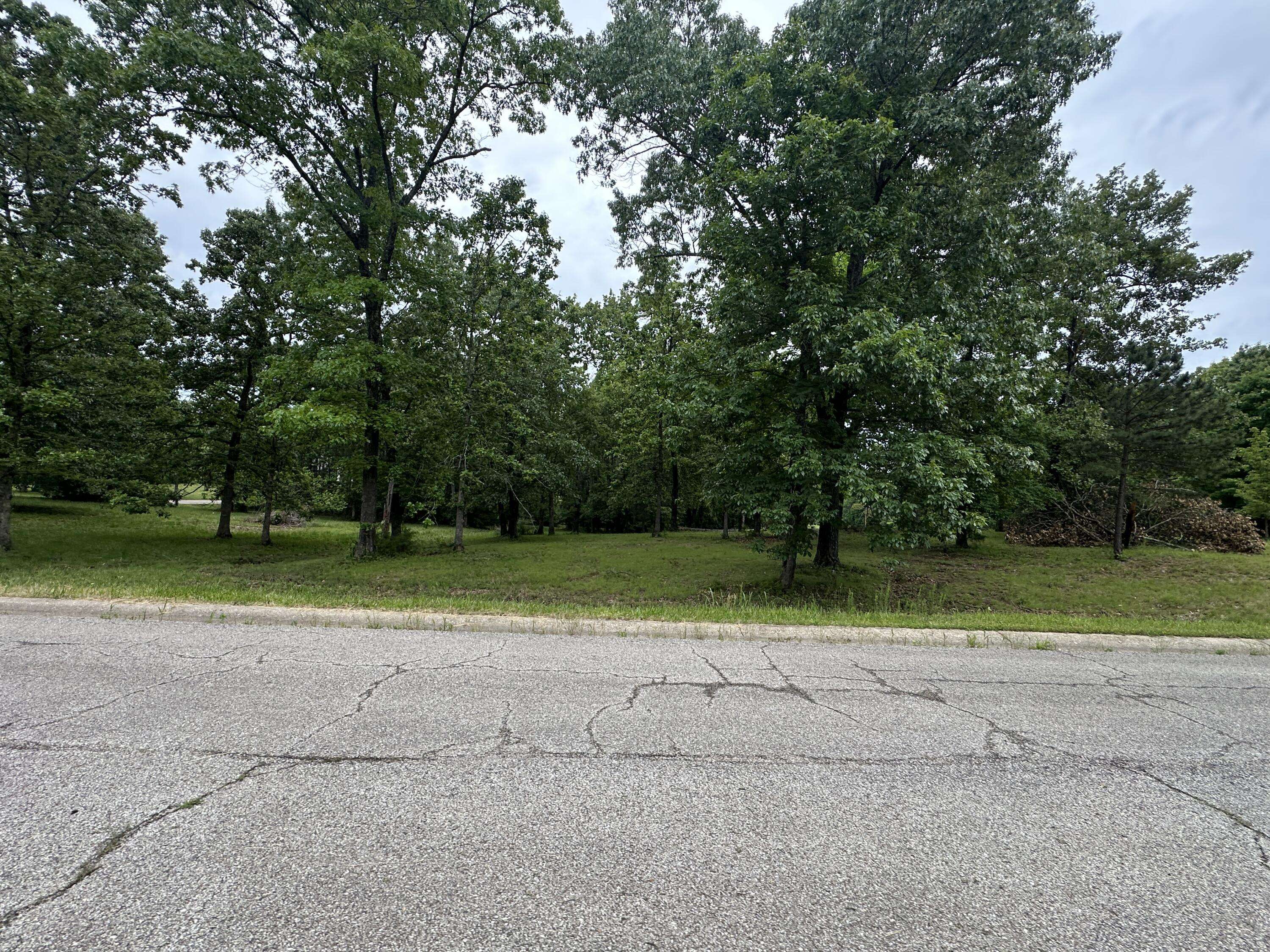 2035 Roberta DR, West Plains, MO 65775