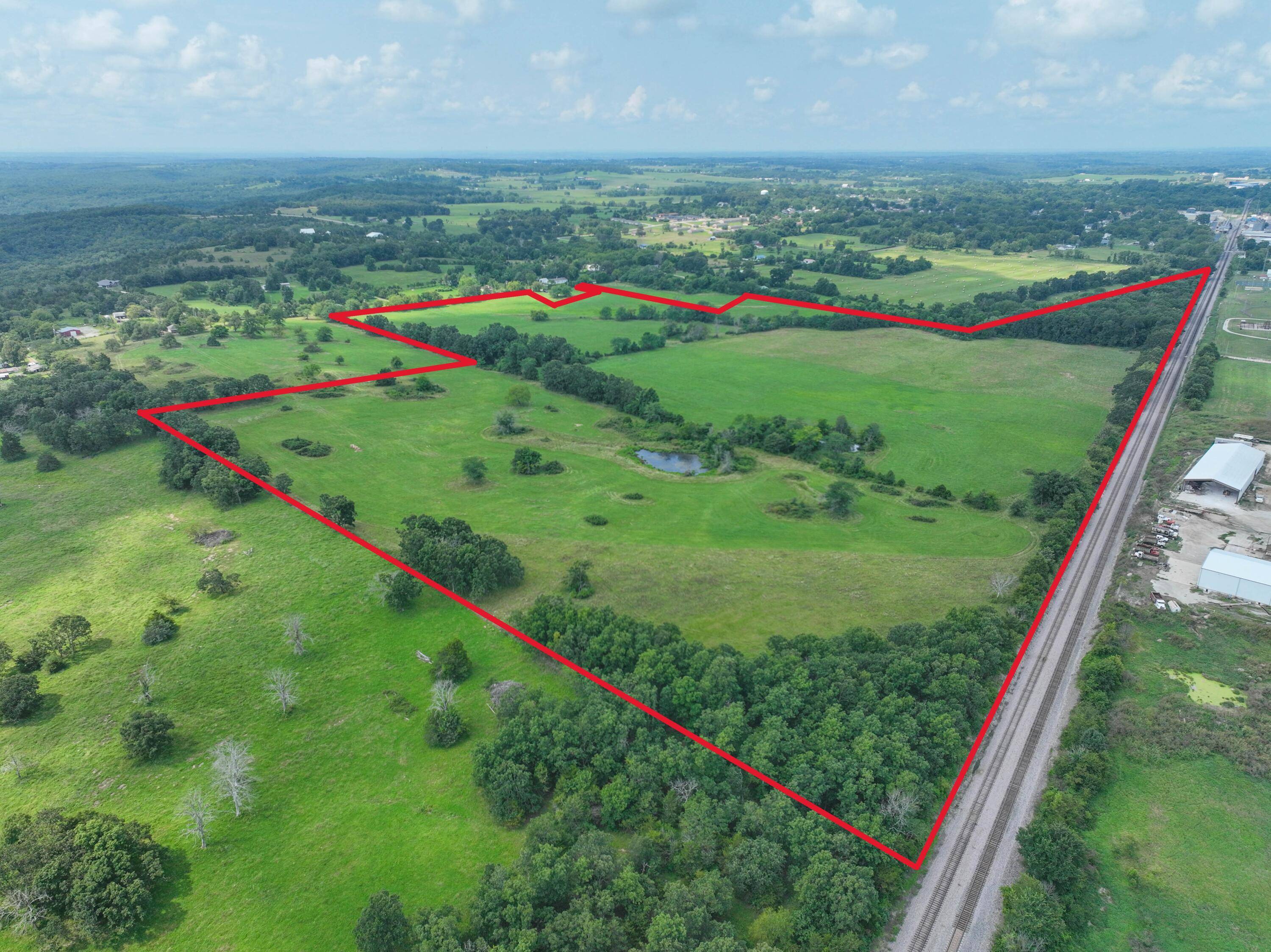 000 Sunshine ST, Mountain Grove, MO 65711