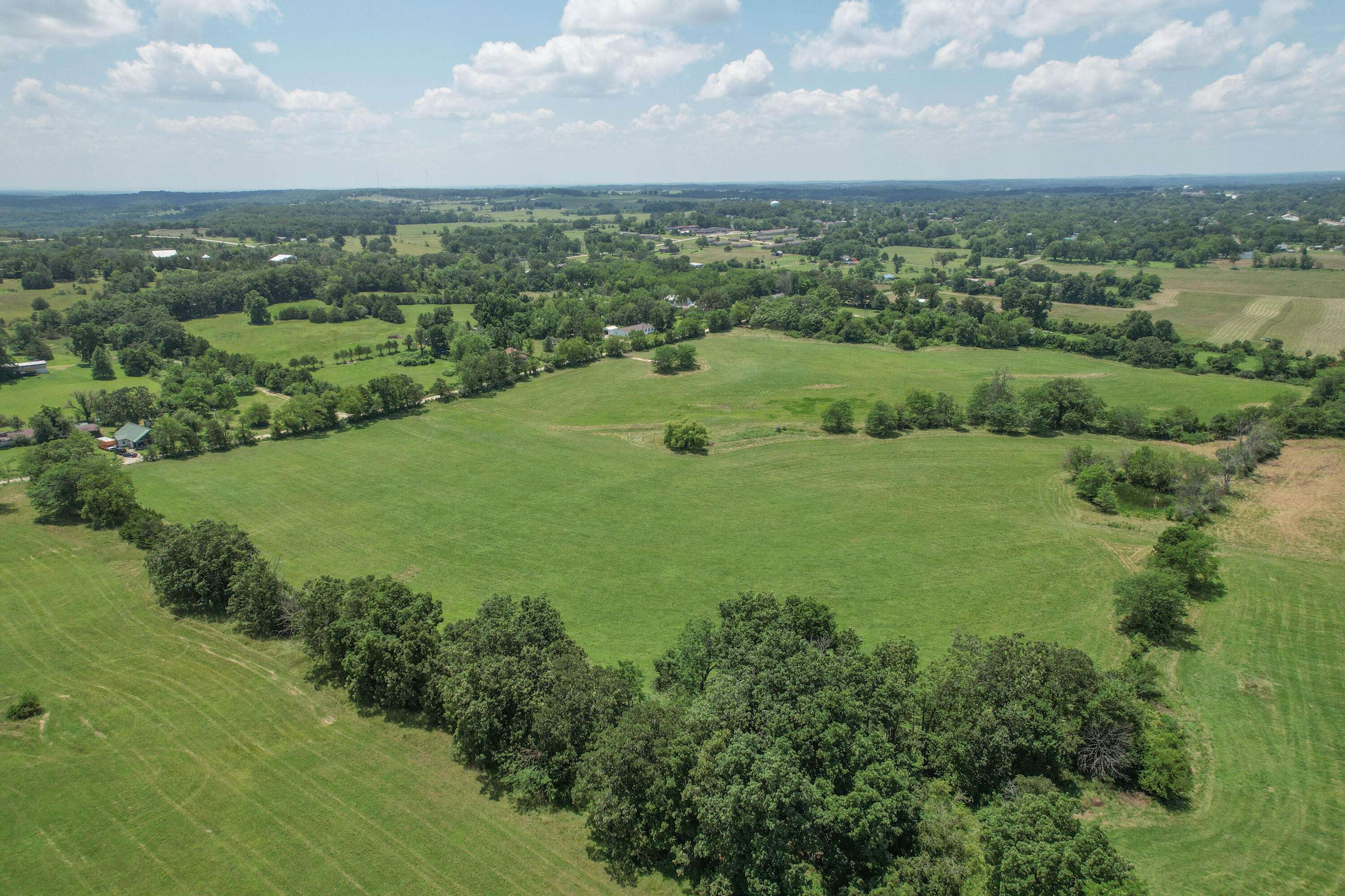 000 Sunshine ST, Mountain Grove, MO 65711