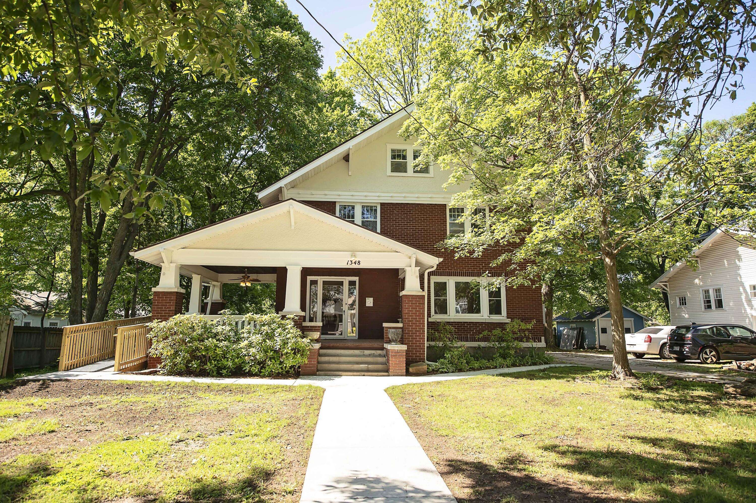 1348 E Cherry ST, Springfield, MO 65802