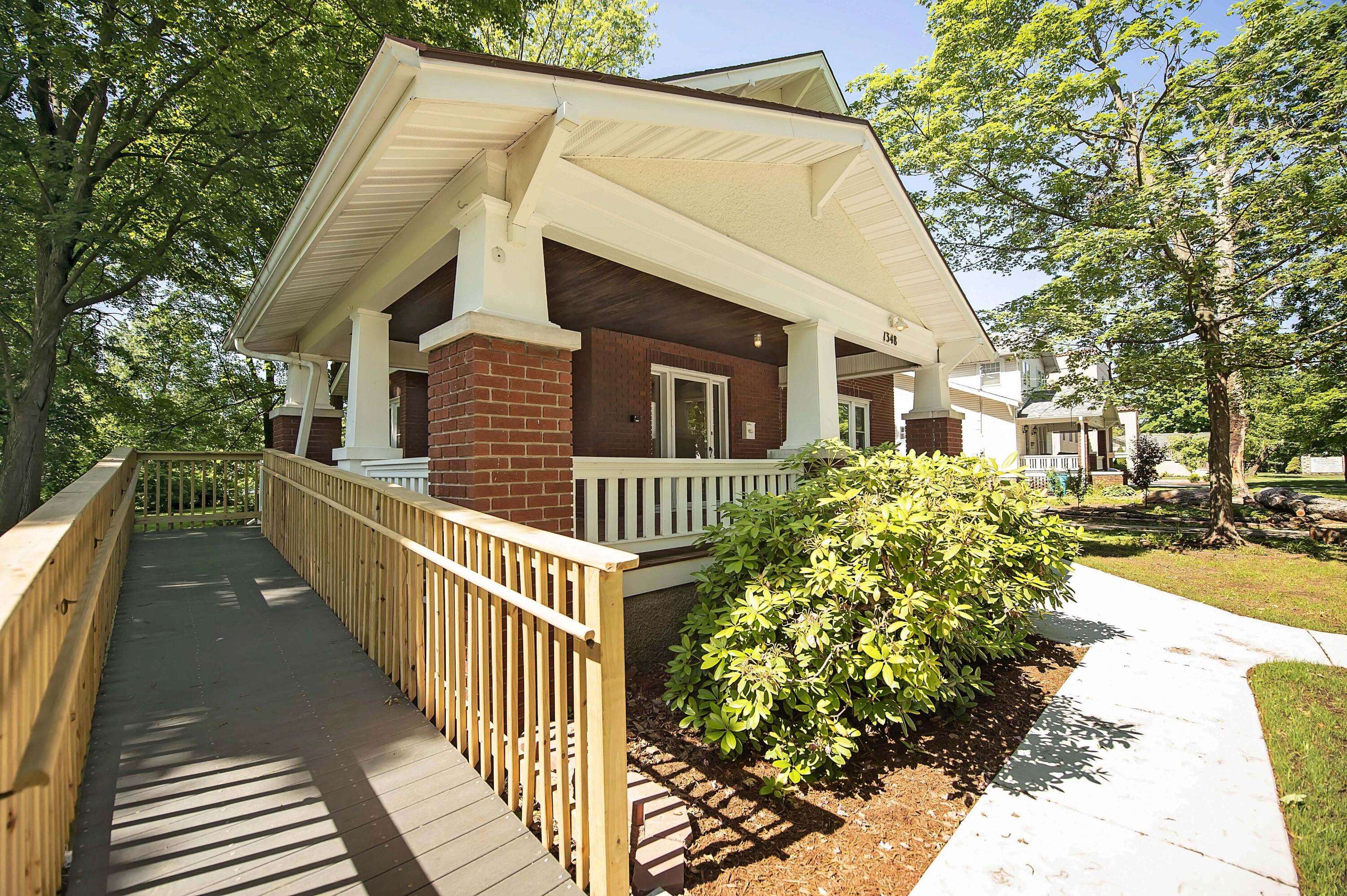 1348 E Cherry ST, Springfield, MO 65802