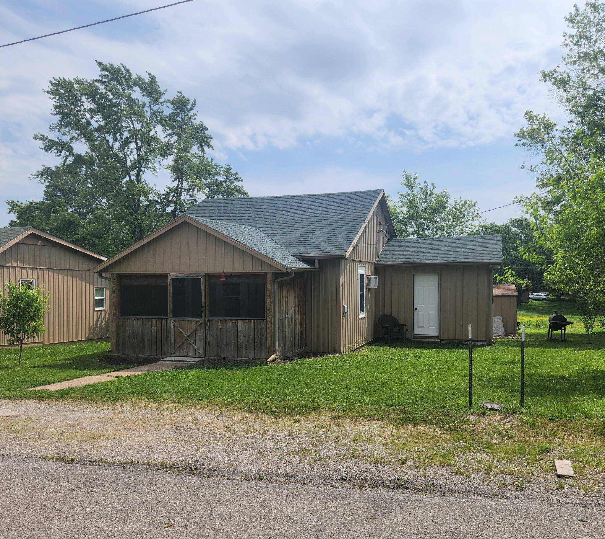 232 N Olive ST, Niangua, MO 65713