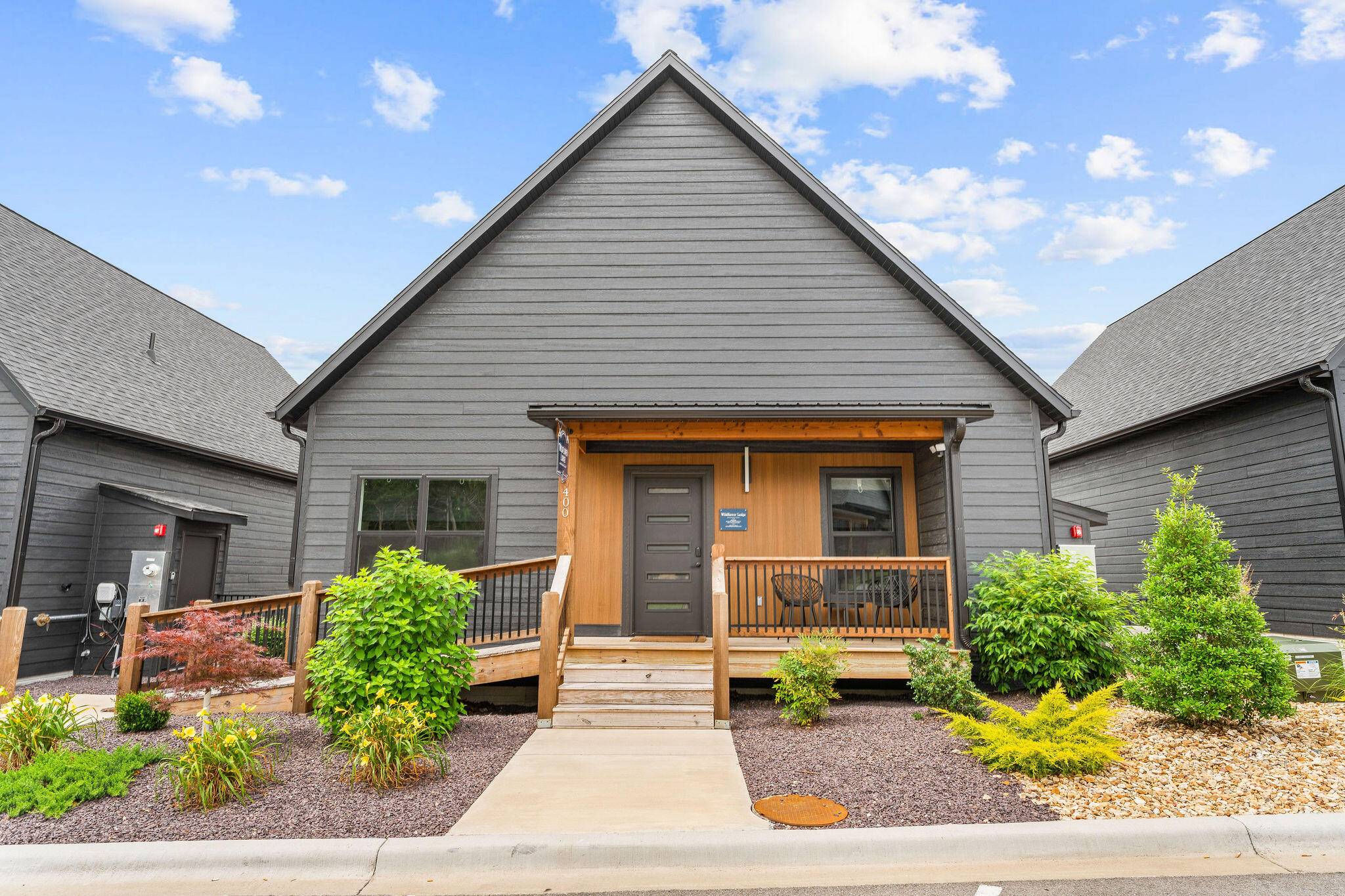 400 Poolside Pass, Hollister, MO 65672