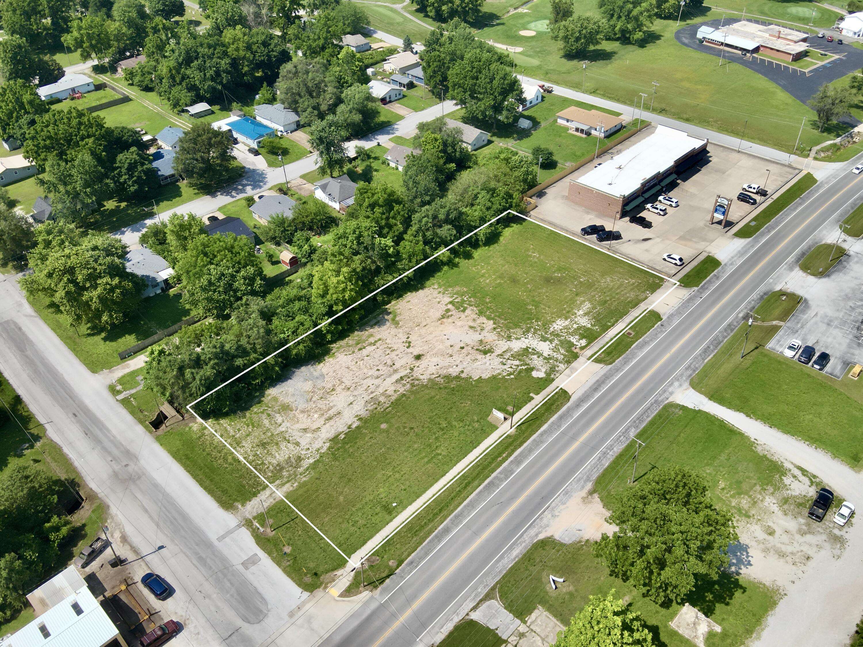 1302 W Broadway ST, Bolivar, MO 65613
