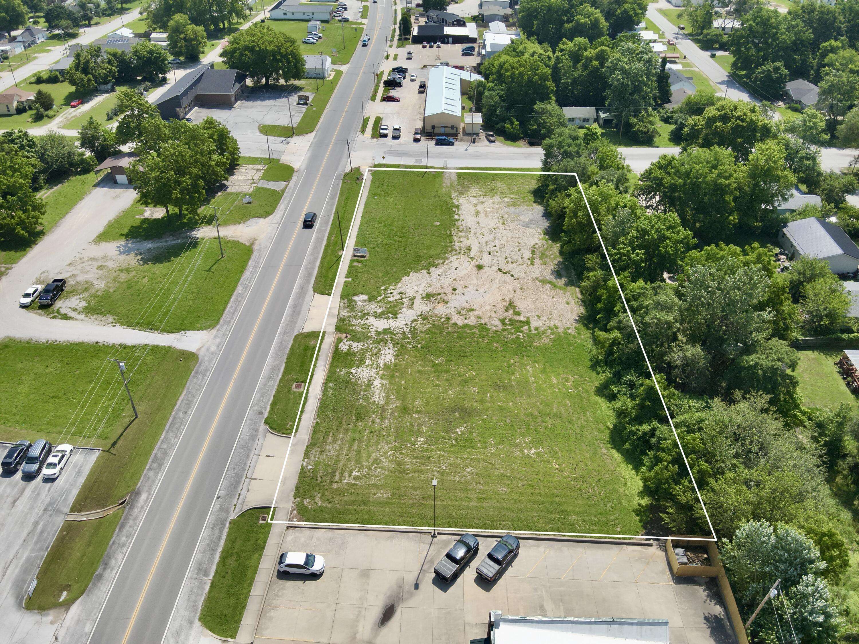 1302 W Broadway ST, Bolivar, MO 65613