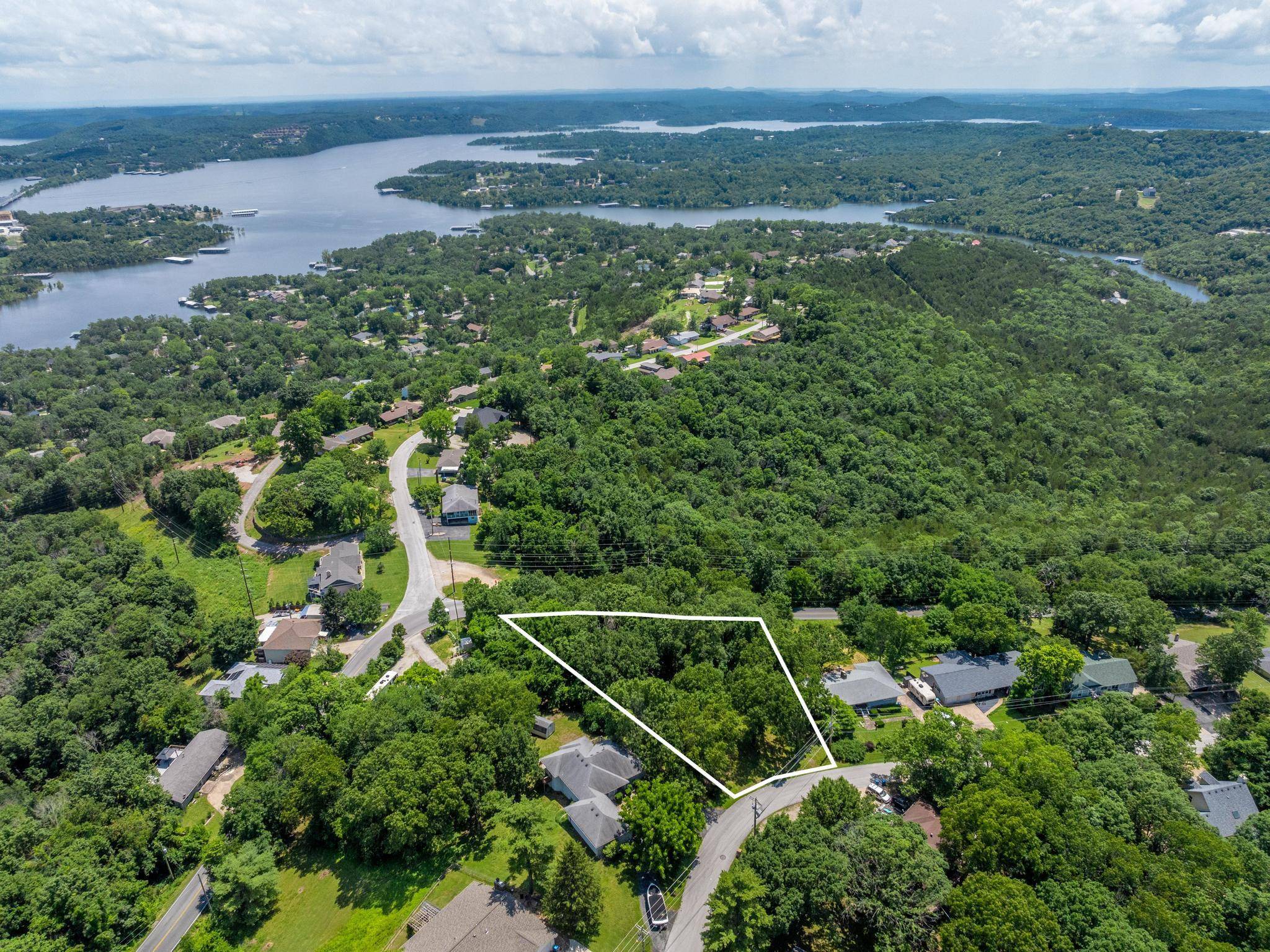 000 Hillcrest DR, Kimberling City, MO 65686
