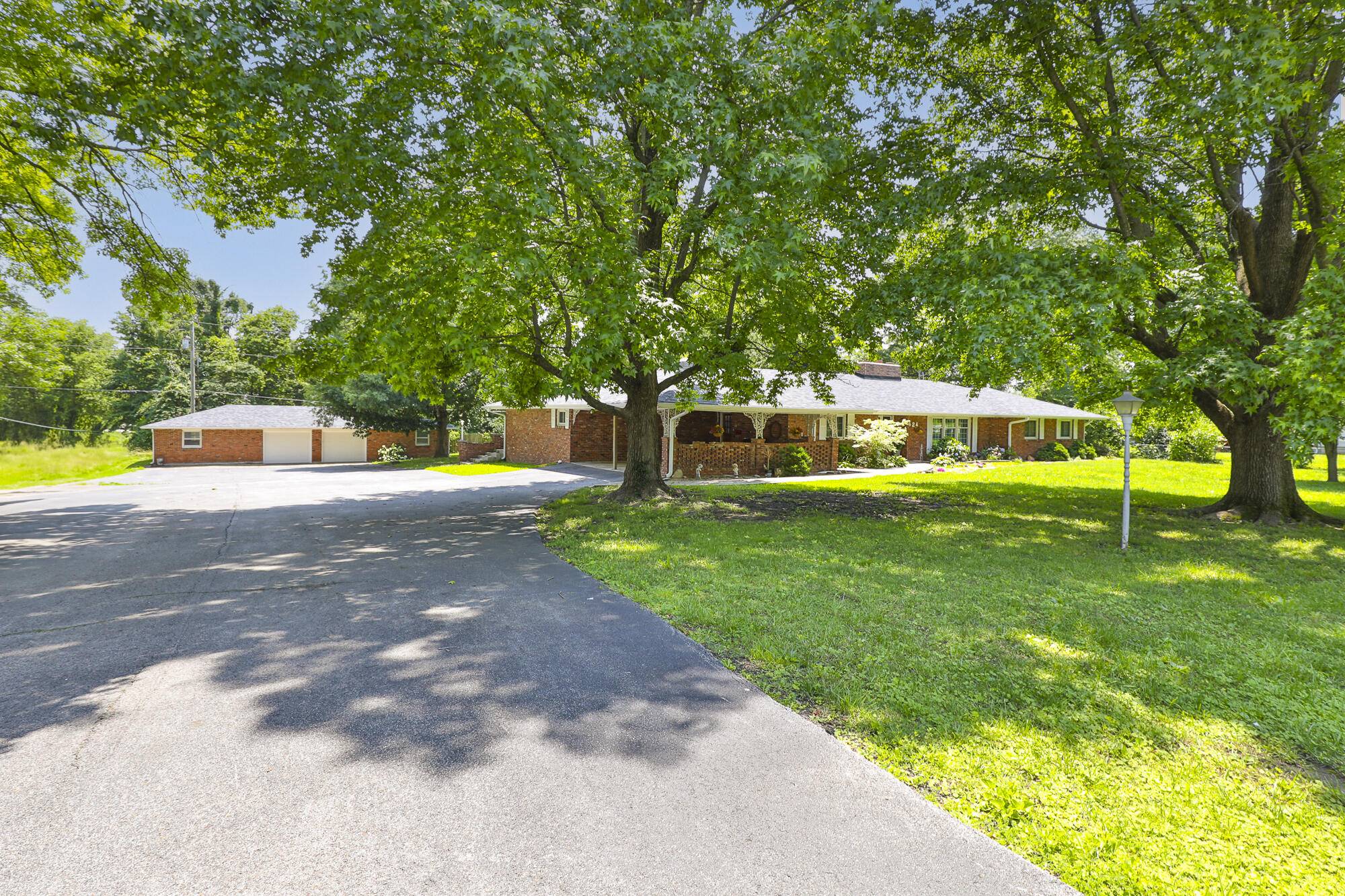 424 W Olive ST, Bolivar, MO 65613