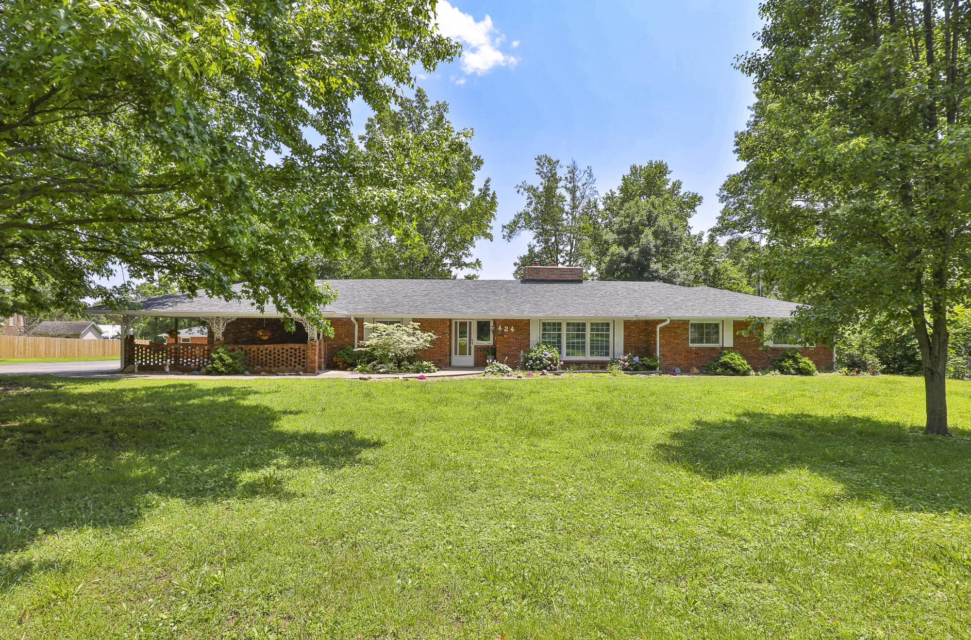 424 W Olive ST, Bolivar, MO 65613