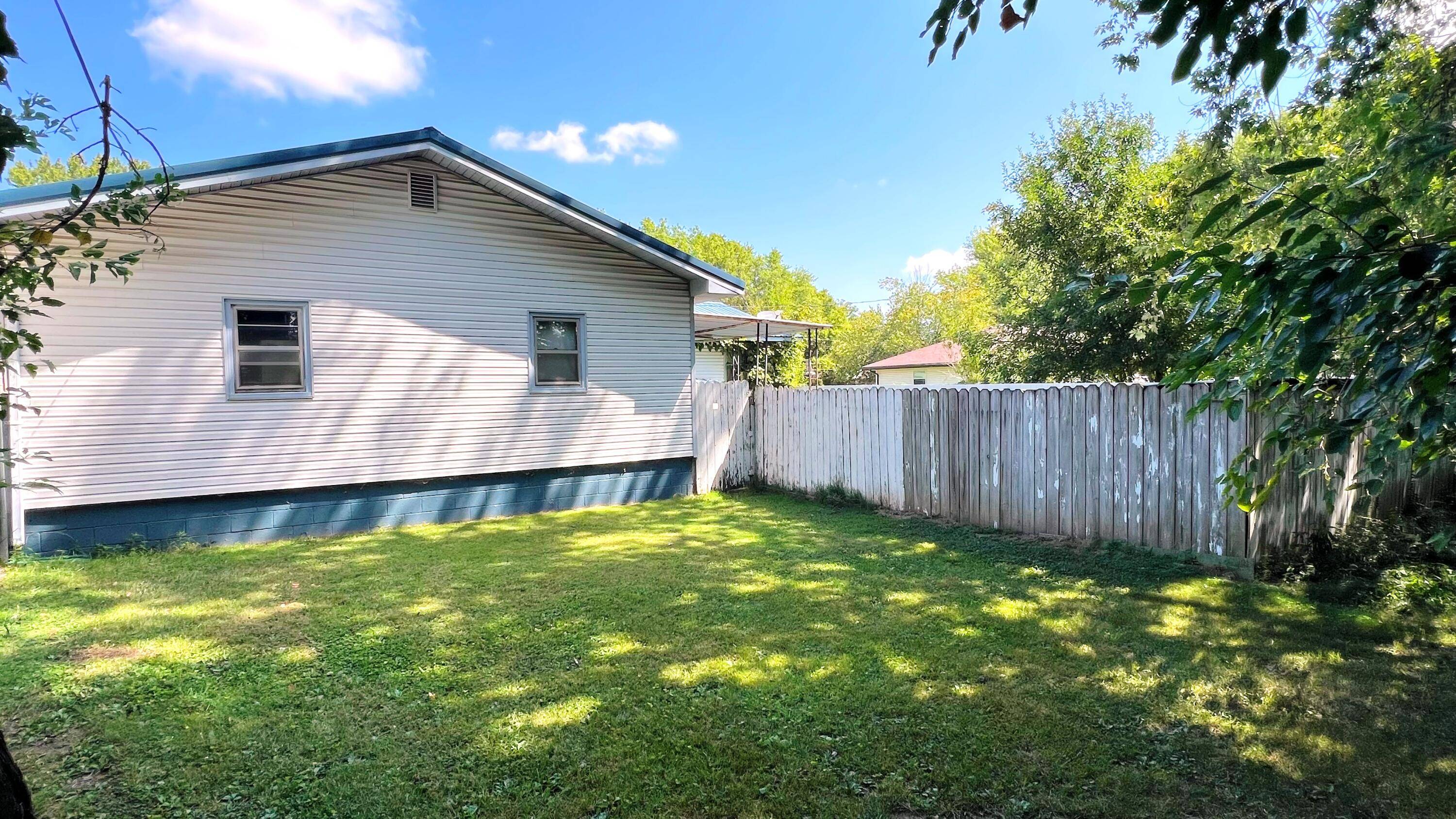 113 Circle DR, Monett, MO 65708