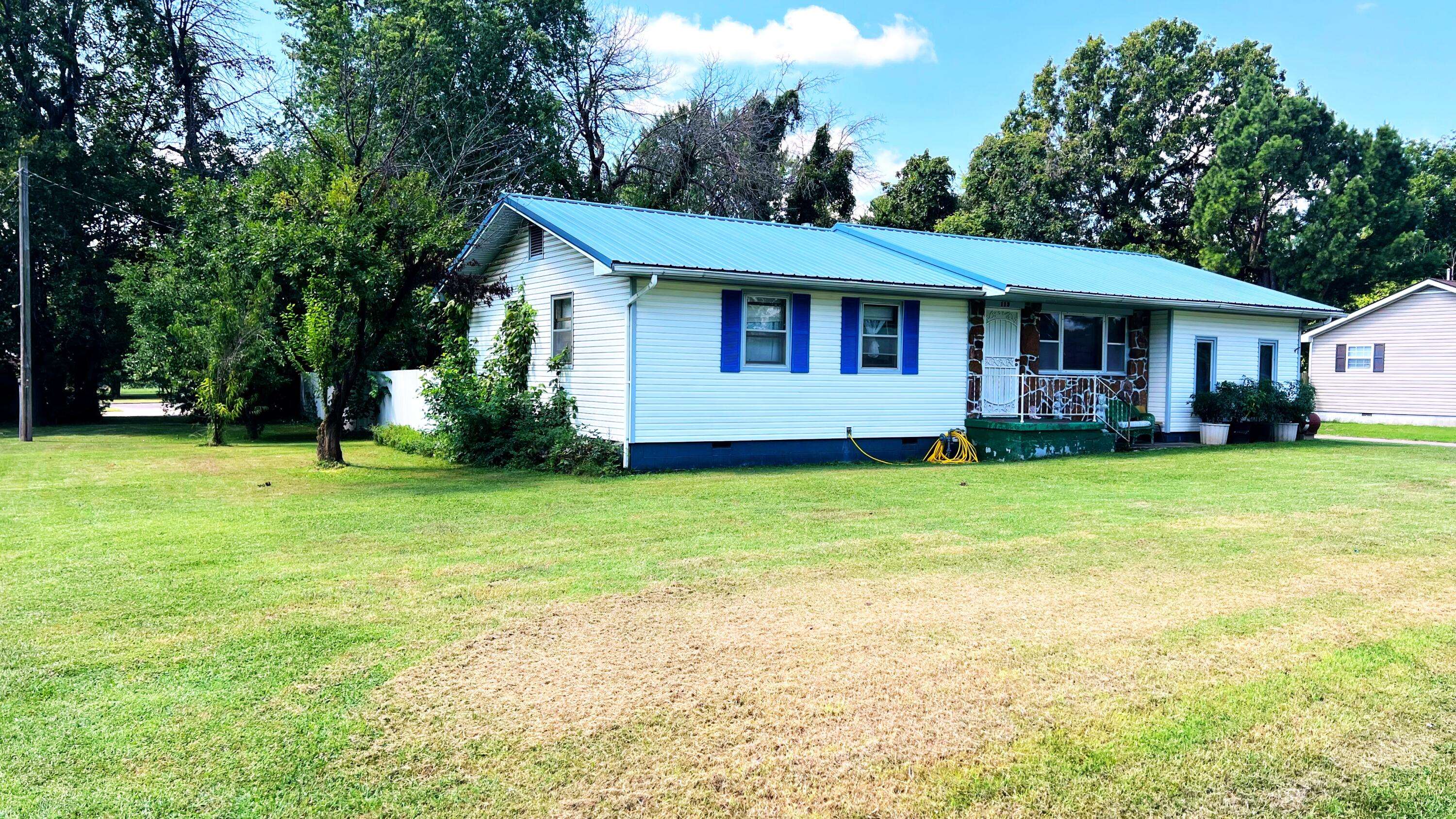 113 Circle DR, Monett, MO 65708