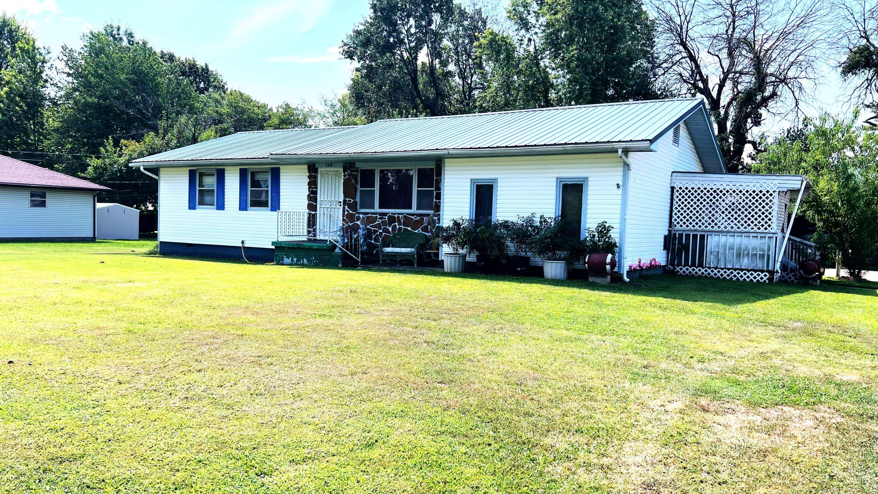 113 Circle DR, Monett, MO 65708