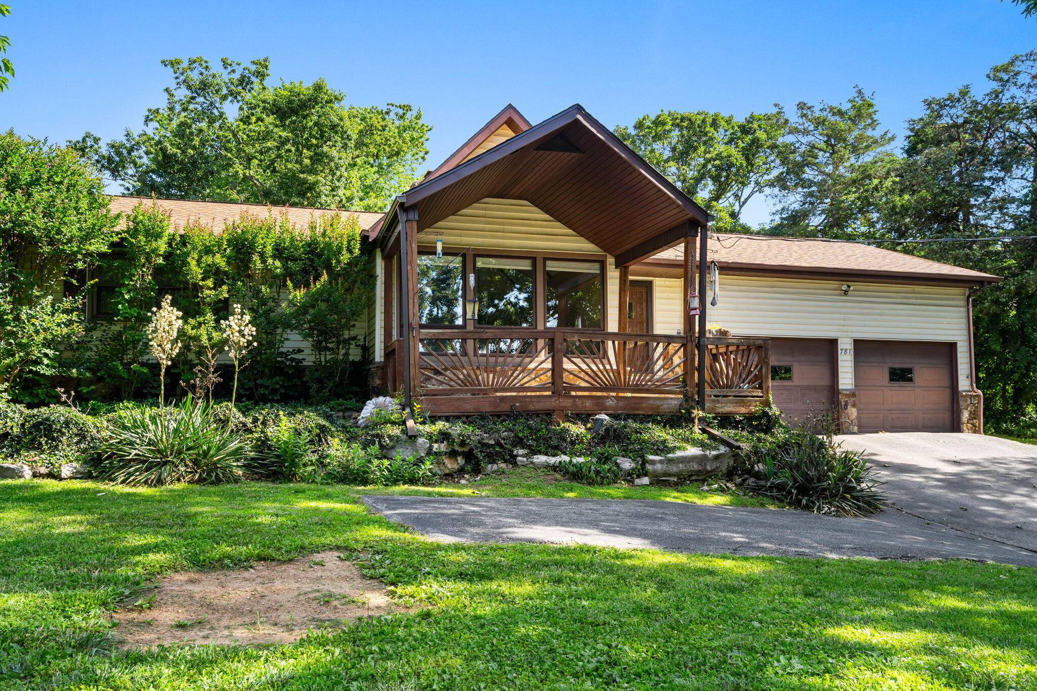 781 Santana CIR, Reeds Spring, MO 65737