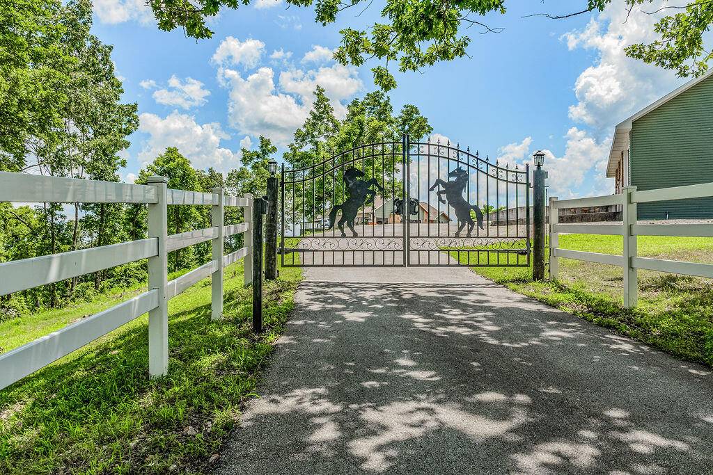 10620 W State Highway 76, Cape Fair, MO 65624
