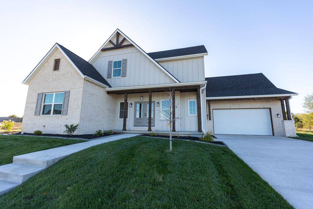 1319 E Valley Trail DR, Republic, MO 65738