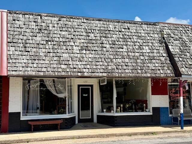 123 North Oak Street, Mountain View, MO 65548