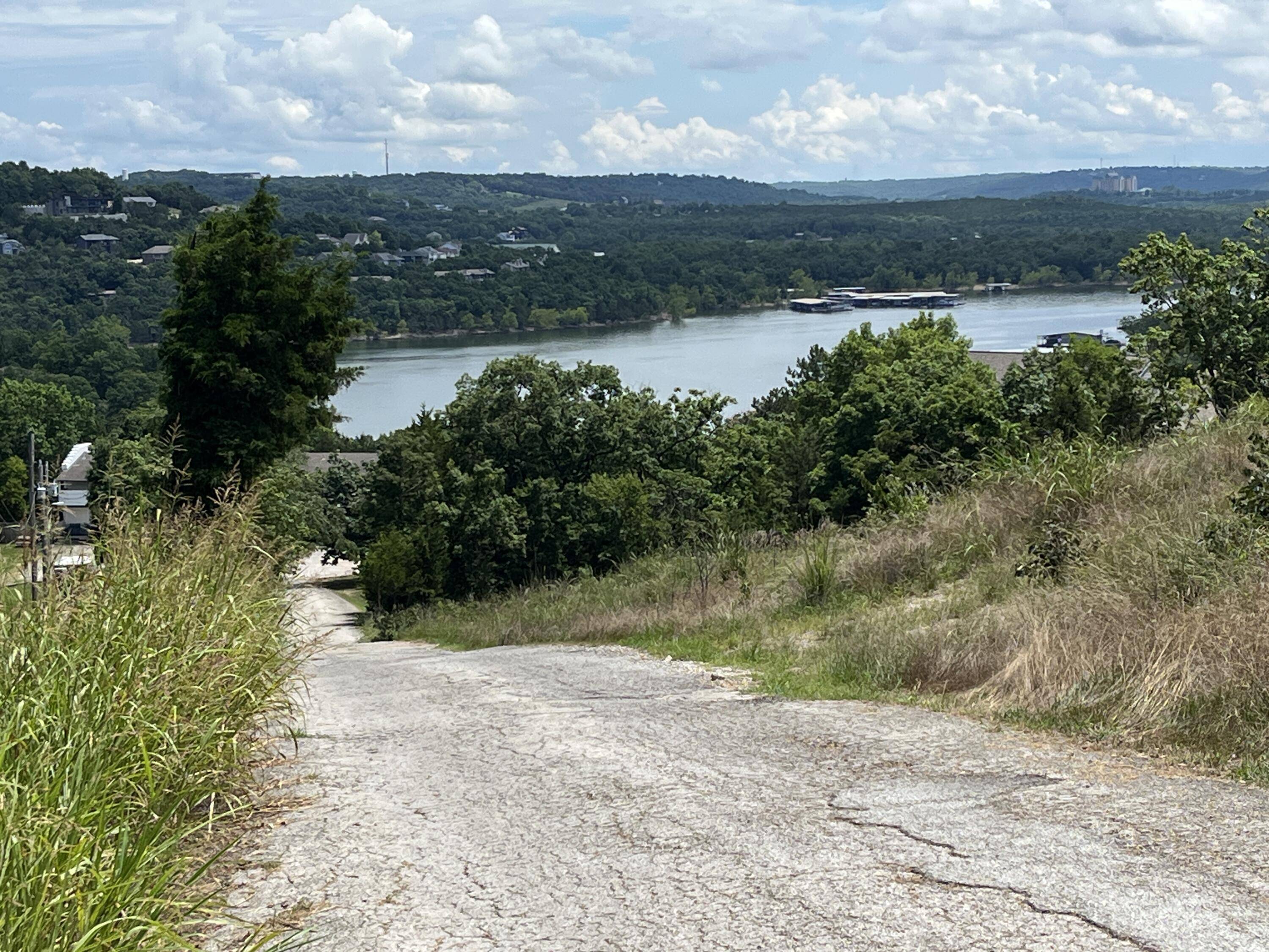 2028 Indian Point RD, Branson, MO 65616