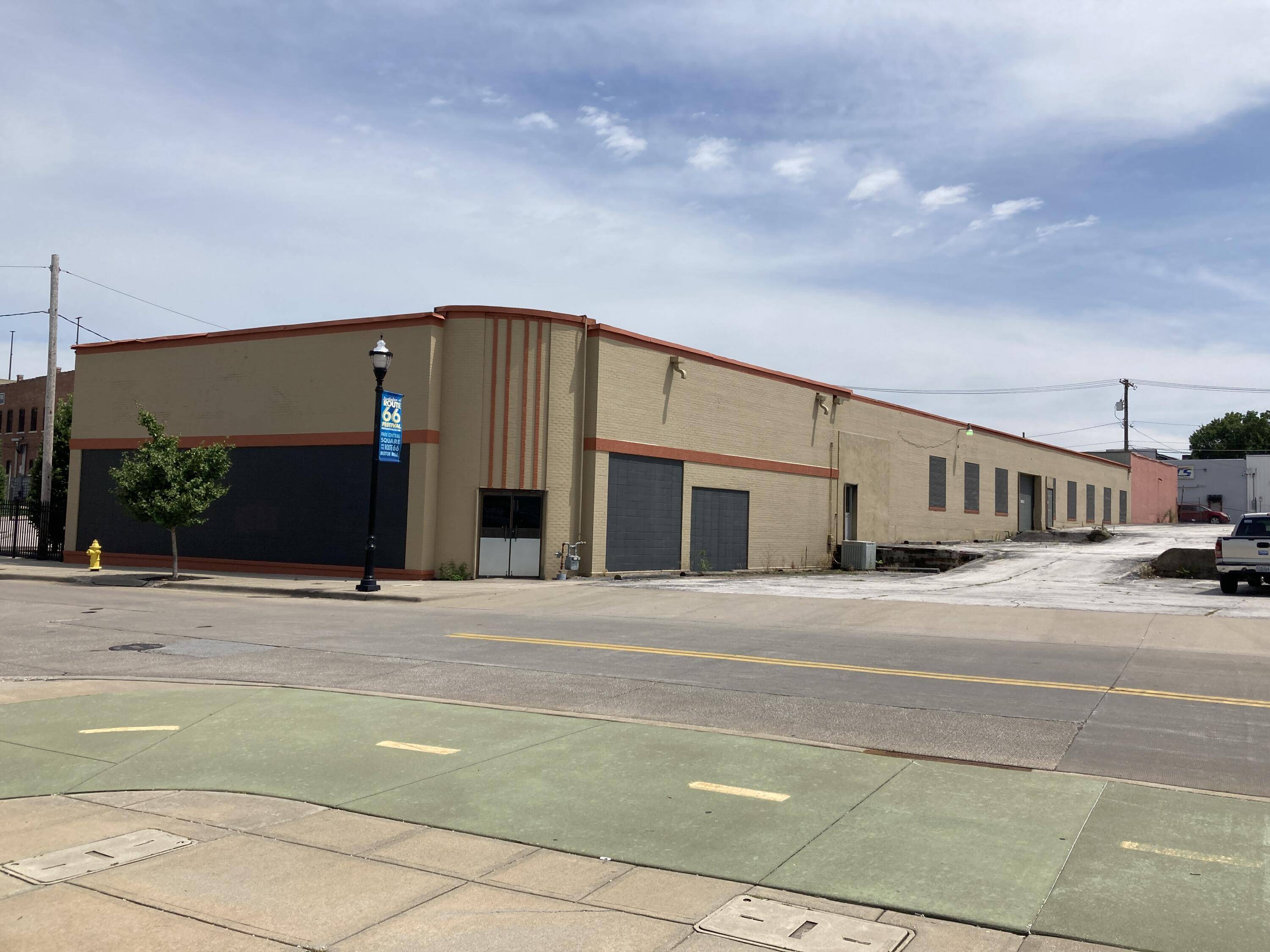 524 W College ST, Springfield, MO 65806