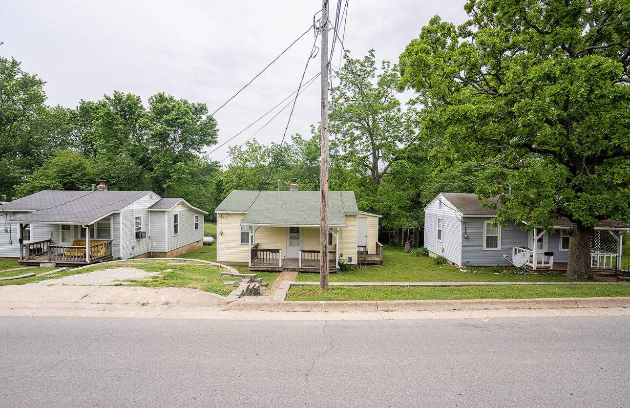 1331 N Howell AVE, West Plains, MO 65775