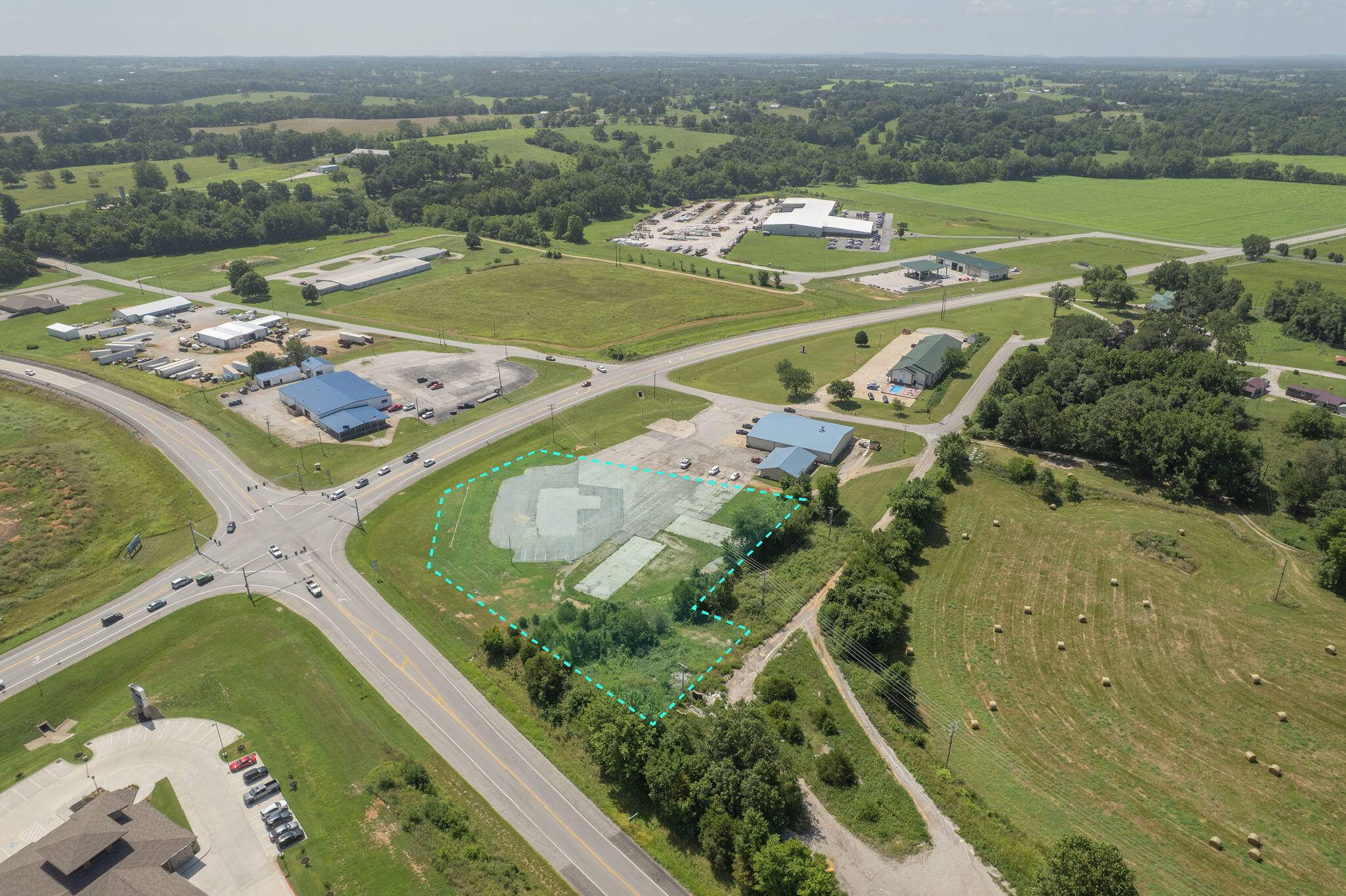 000 S Highway 37, Cassville, MO 65625